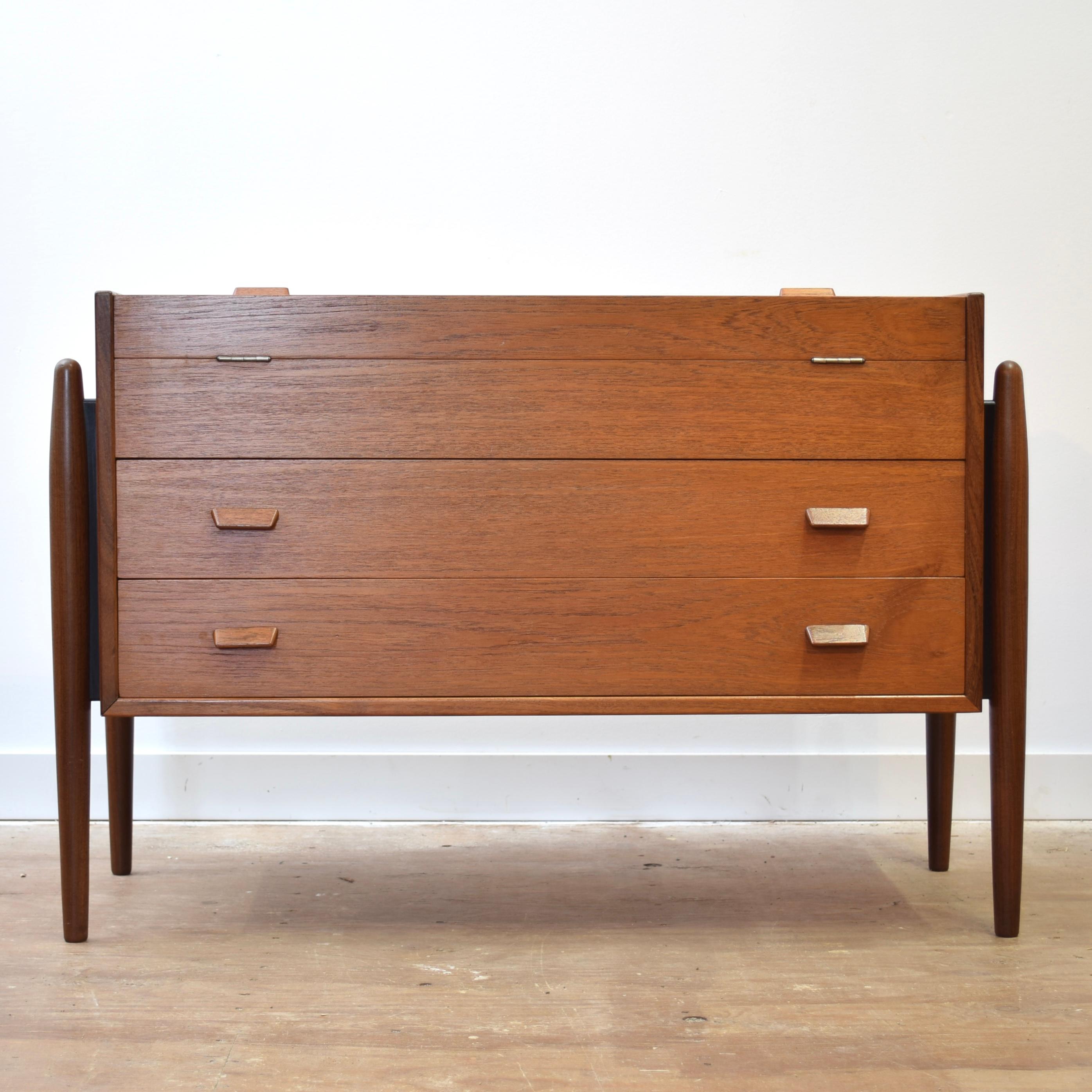 Condition: Refinished

Dimensions: 40