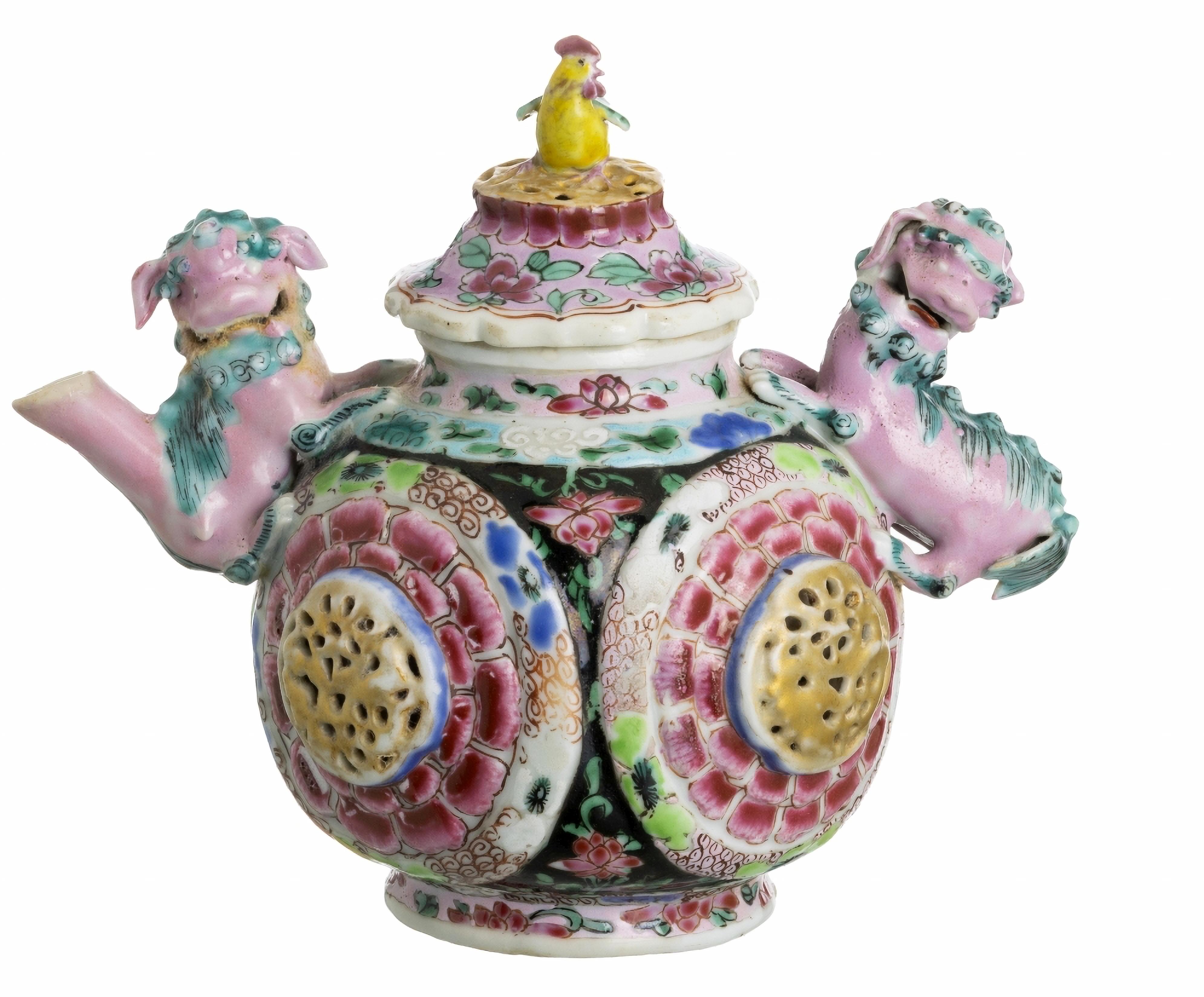 Sculpté à la main RARE THÉÂTRE AVEC COUVERCLE EN PORCELAINE Période Yongzheng (1723-1735) Dynastie Qing en vente