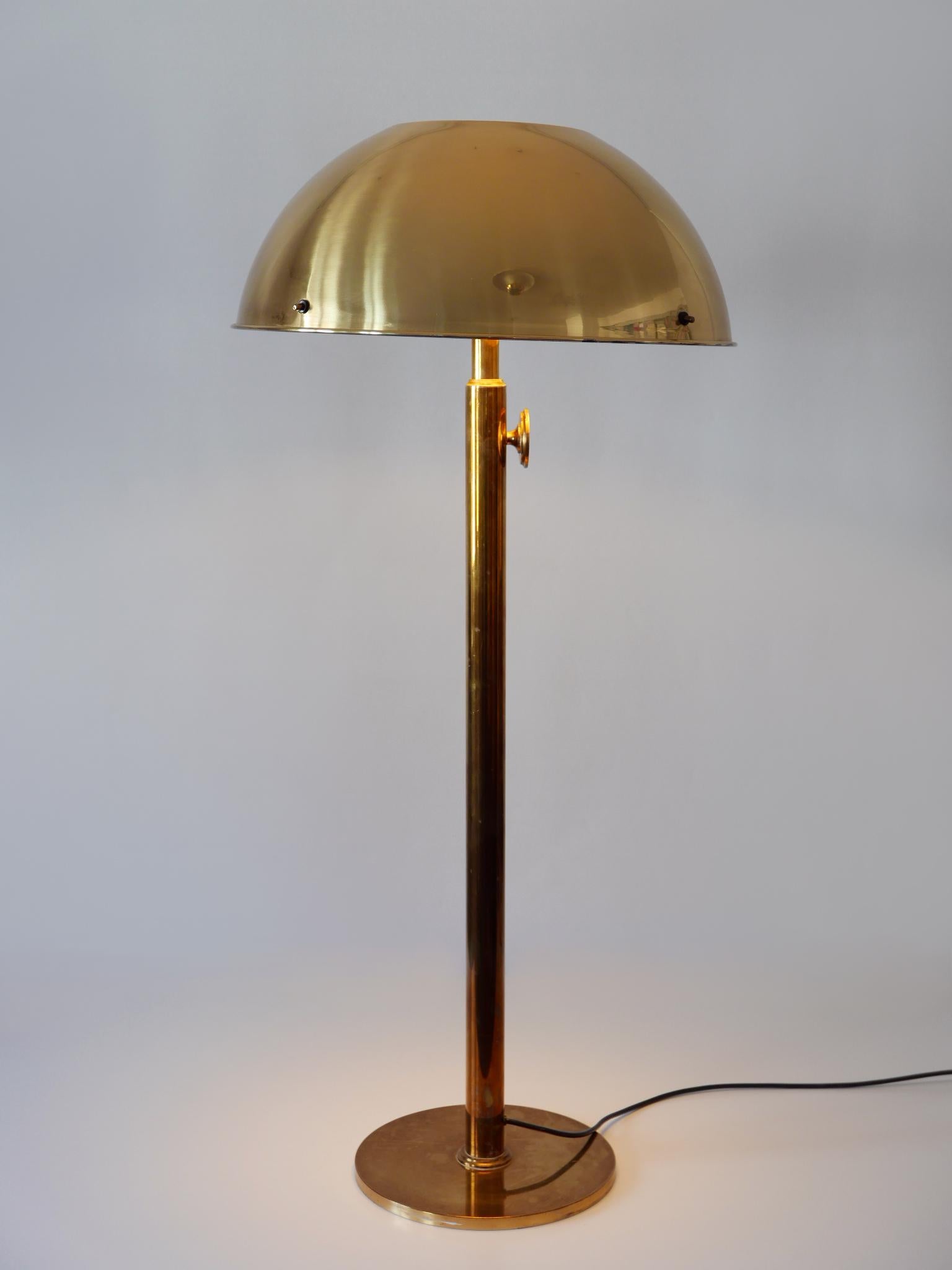 Lámpara de pie telescópica de latón, extremadamente rara y elegante. Diseñado y fabricado por Florian Schulz, Alemania, años setenta.

Realizada en latón, la lámpara de pie necesita 1 bombilla de rosca Edison E27 / E26. Está cableado y en