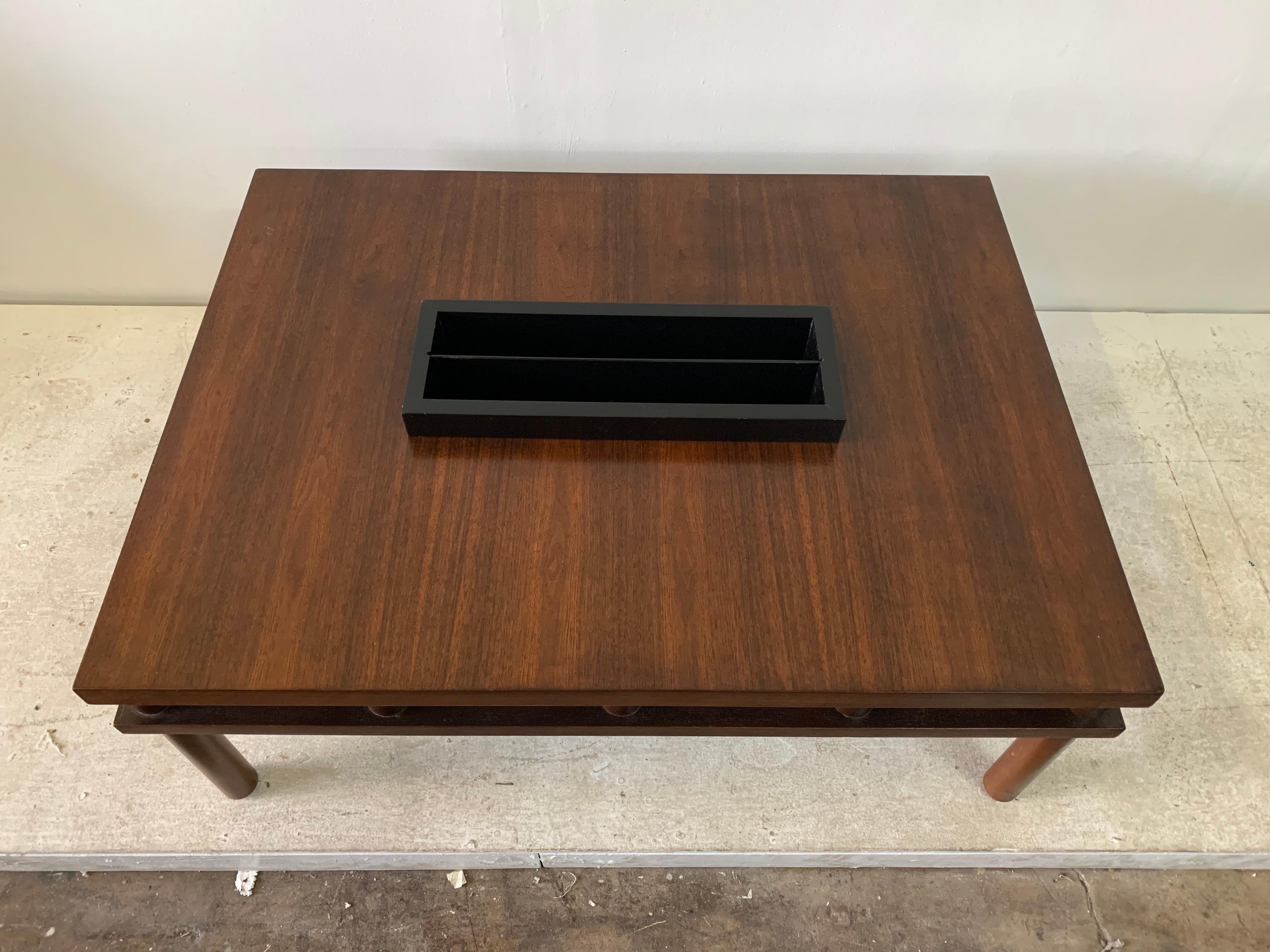 Rare T.H. Table basse Robsjohn-Gibbings pour Widdicomb en vente 3