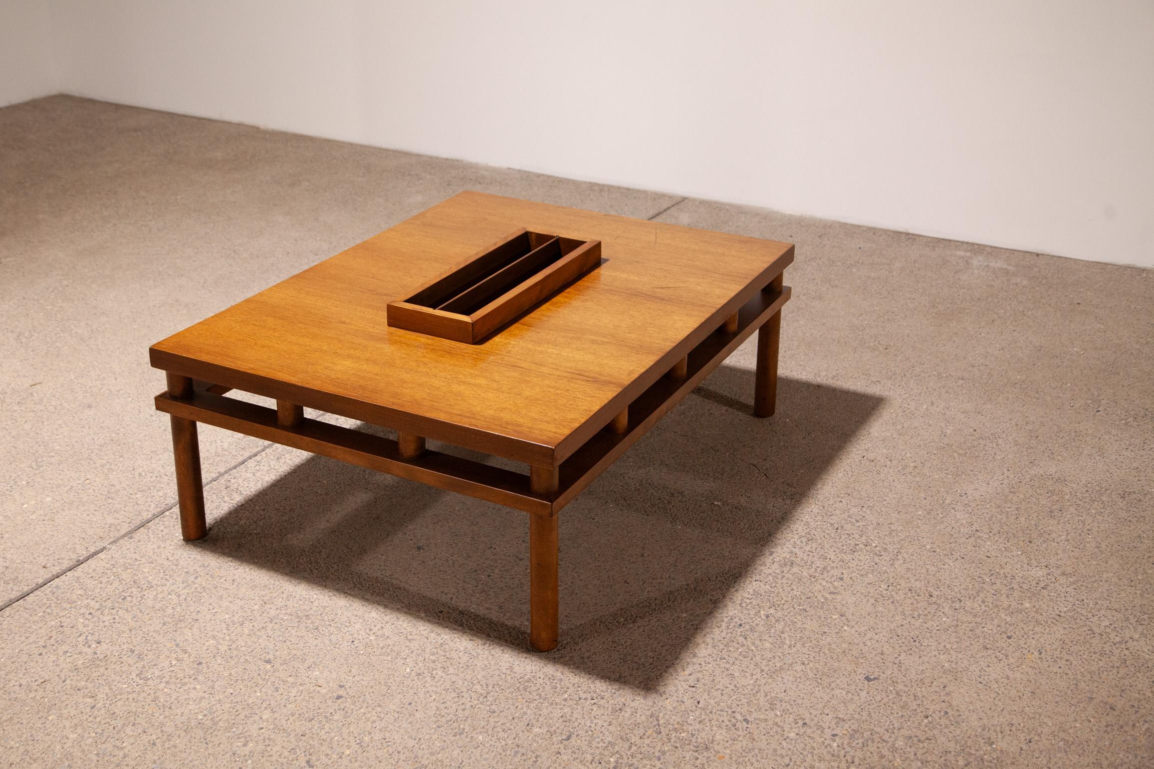 Milieu du XXe siècle Rare T.H. Table basse Robsjohn-Gibbings pour Widdicomb en vente