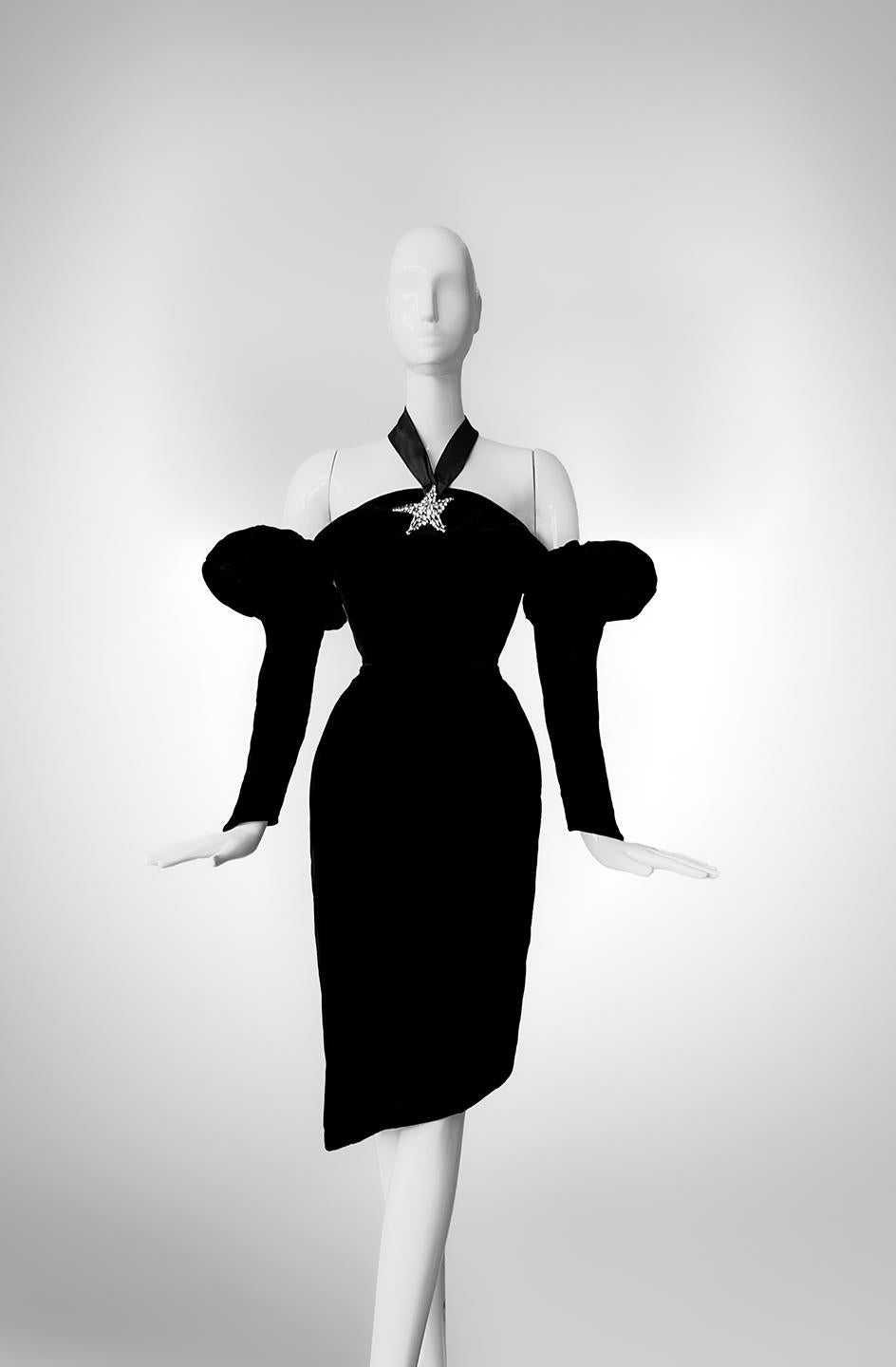 Rare Thierry Mugler Black Velvet Archival Evening Dress Dramatic Glamour In Good Condition In Berlin, BE