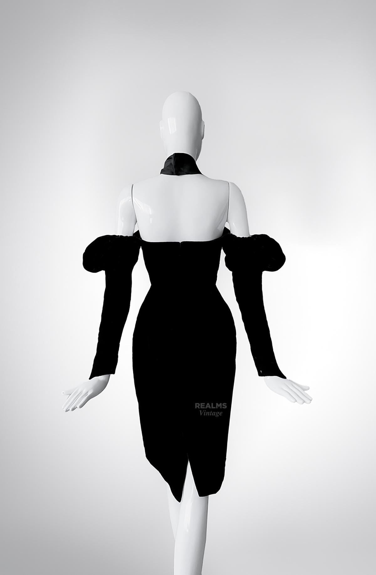 Rare Thierry Mugler Black Velvet Archival Evening Dress Dramatic Glamour In Good Condition For Sale In Berlin, BE