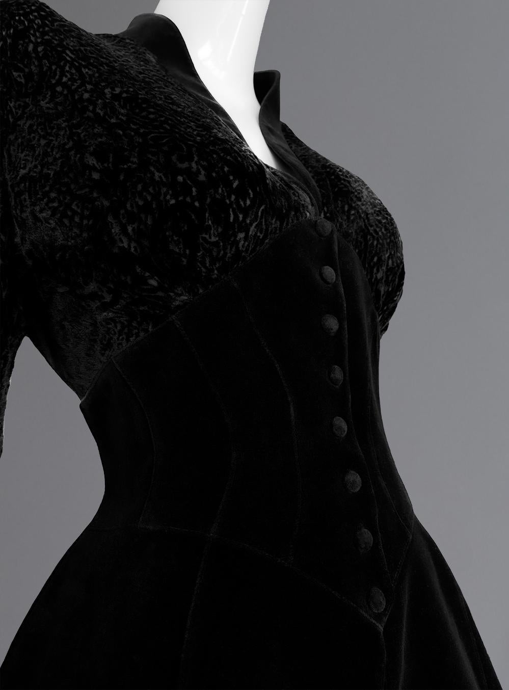 Rare Thierry Mugler Devoré Silk Ensemble Beautiful Black Skirt Suit In Good Condition For Sale In Berlin, BE