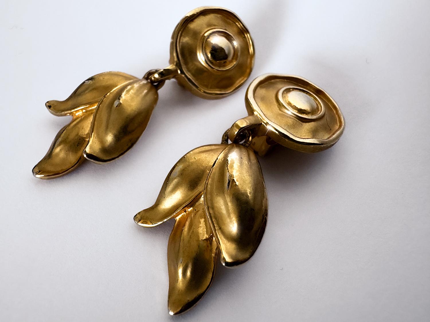 Rare Thierry Mugler Earrings Gold Metal Celestial Leaves In Excellent Condition For Sale In Berlin, BE