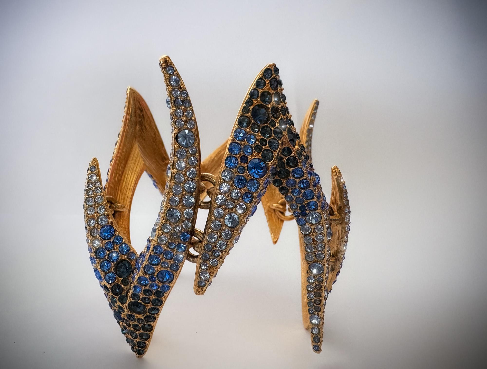 Raro bracciale scultoreo in cristallo Thierry Mugler FW 2000 In condizioni ottime in vendita a Berlin, BE
