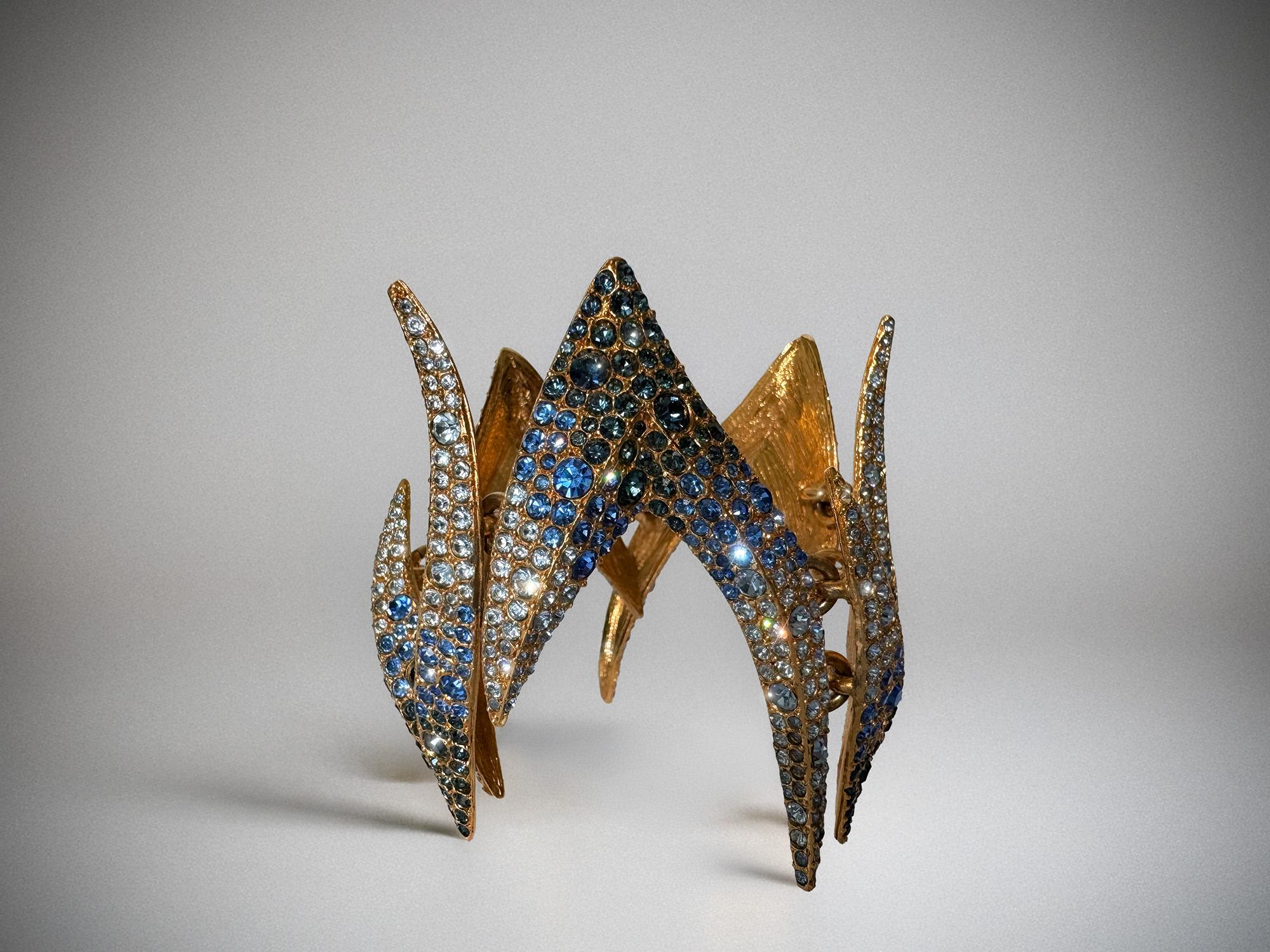 Raro bracciale scultoreo in cristallo Thierry Mugler FW 2000 in vendita 1