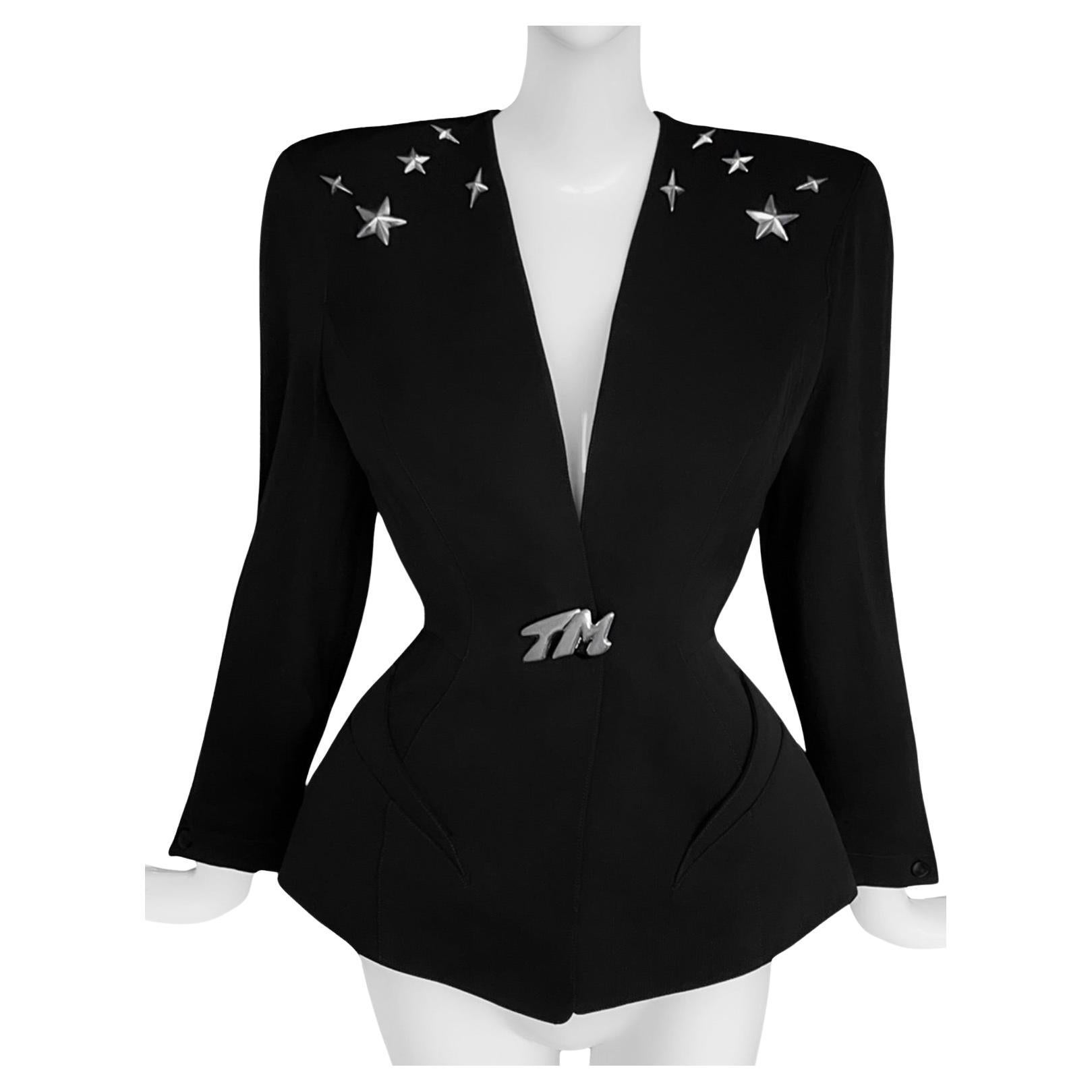 Raro Thierry Mugler FW1990 Chaqueta negra Mugler Detalles de estrella y broche
