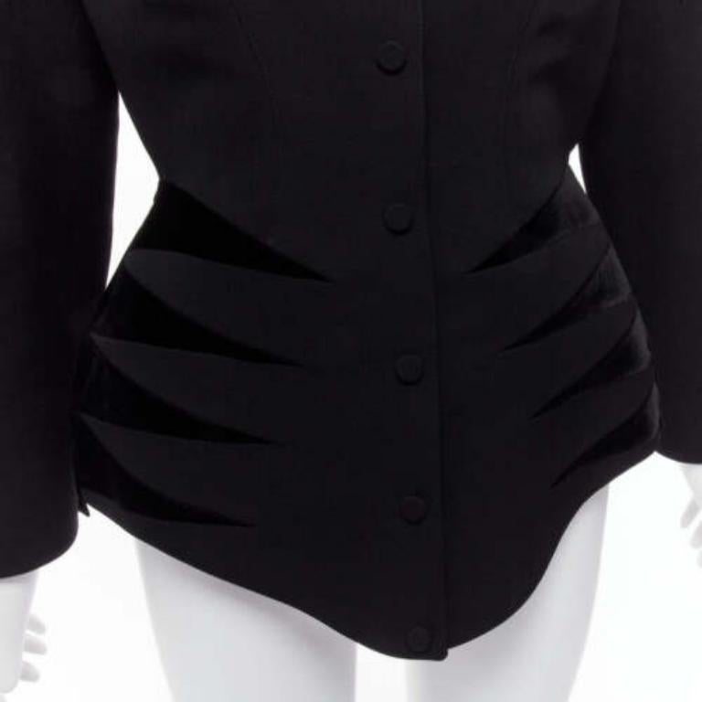 raro Thierry Mugler Giacca peplo in velluto geometrico di lana nera vintage  IT40 S in vendita 3