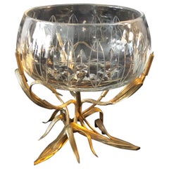 Bol de centre de table rare en verre taillé de Thomas Webb sur support en bronze doré, Angleterre, années 1950