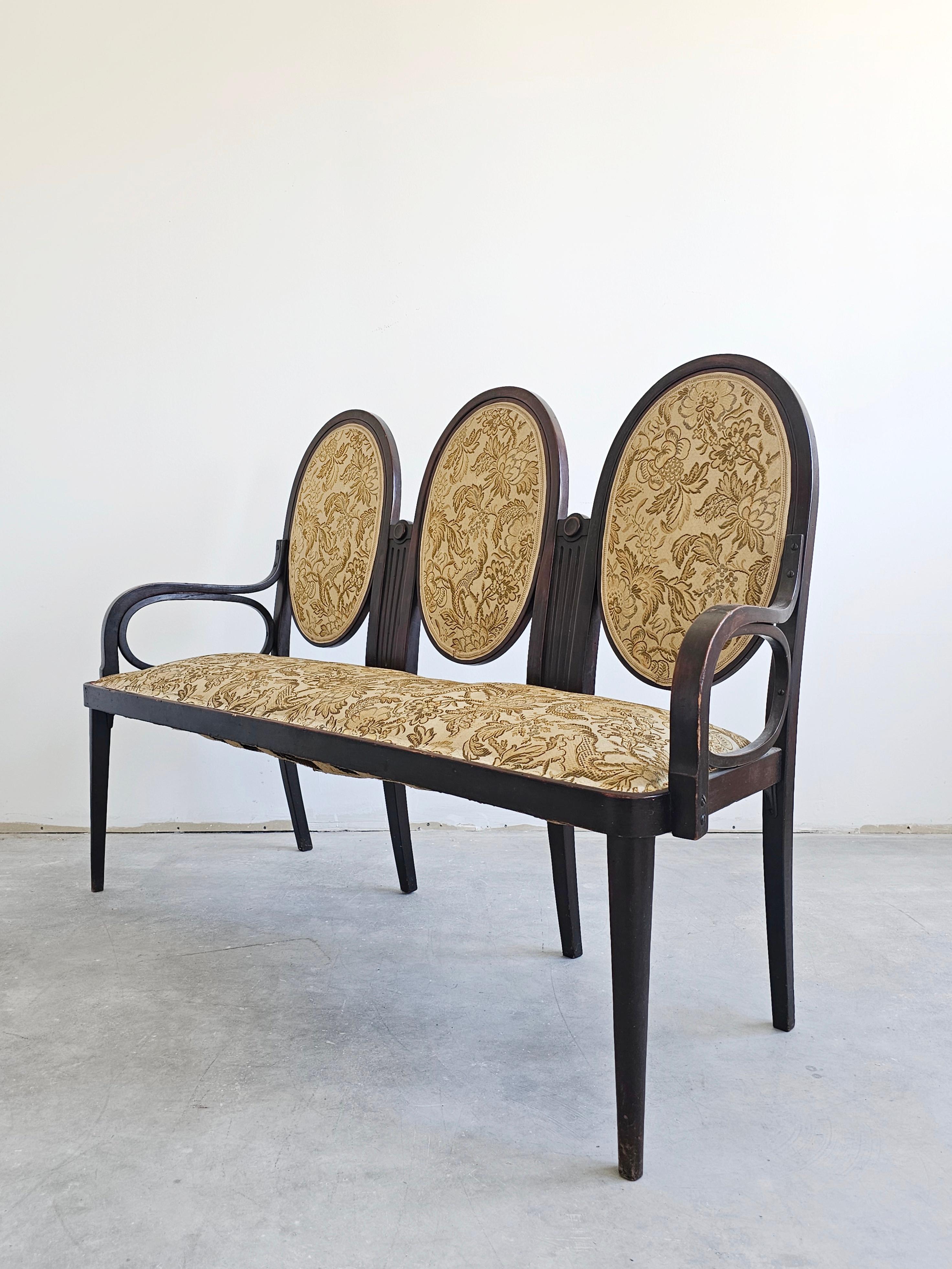 Autrichien Settee Thonet conçue par Otto Prutscher pour le café Heinrichshof, Autriche, années 1880 en vente