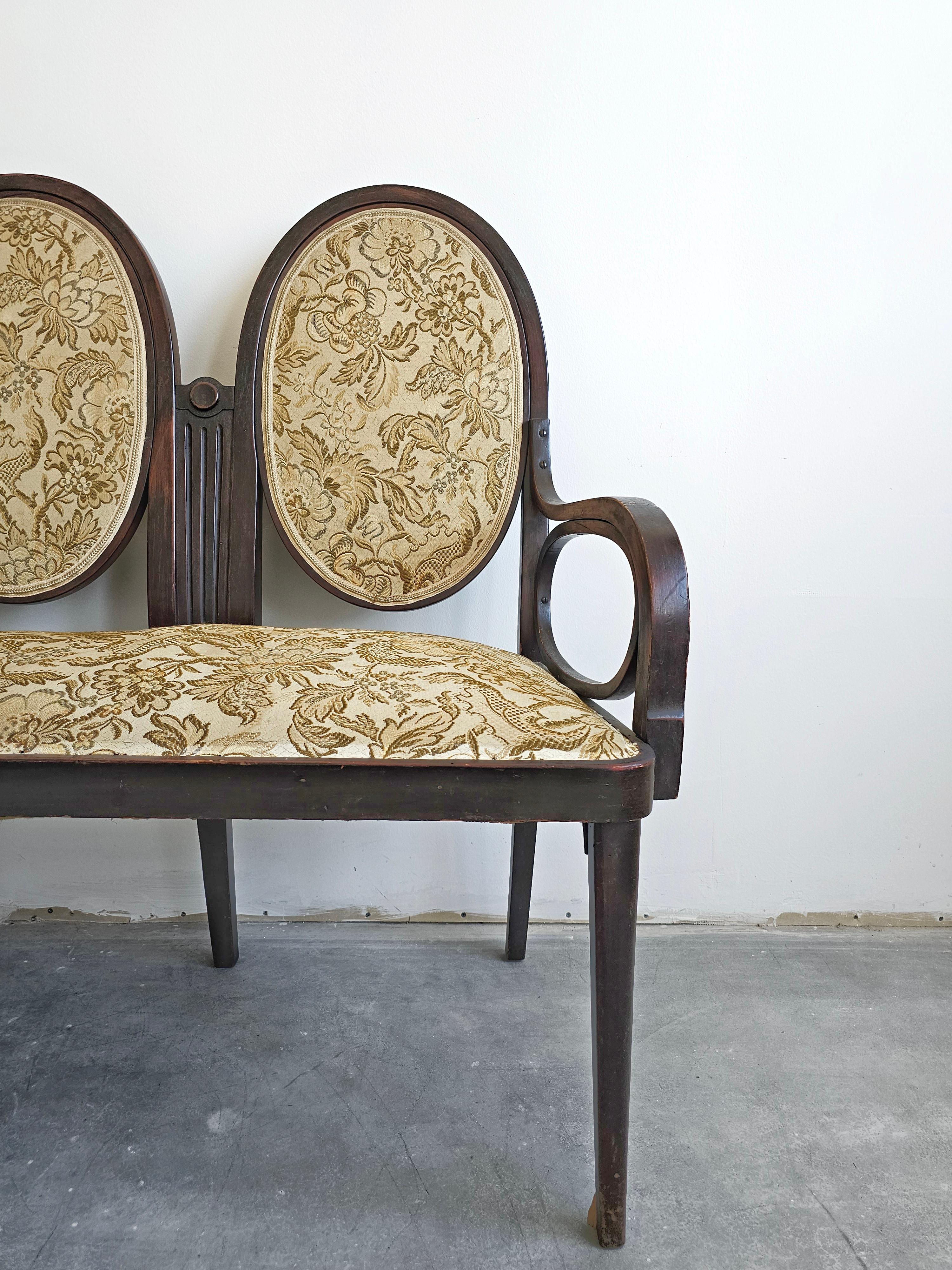 Settee Thonet conçue par Otto Prutscher pour le café Heinrichshof, Autriche, années 1880 Bon état - En vente à Beograd, RS