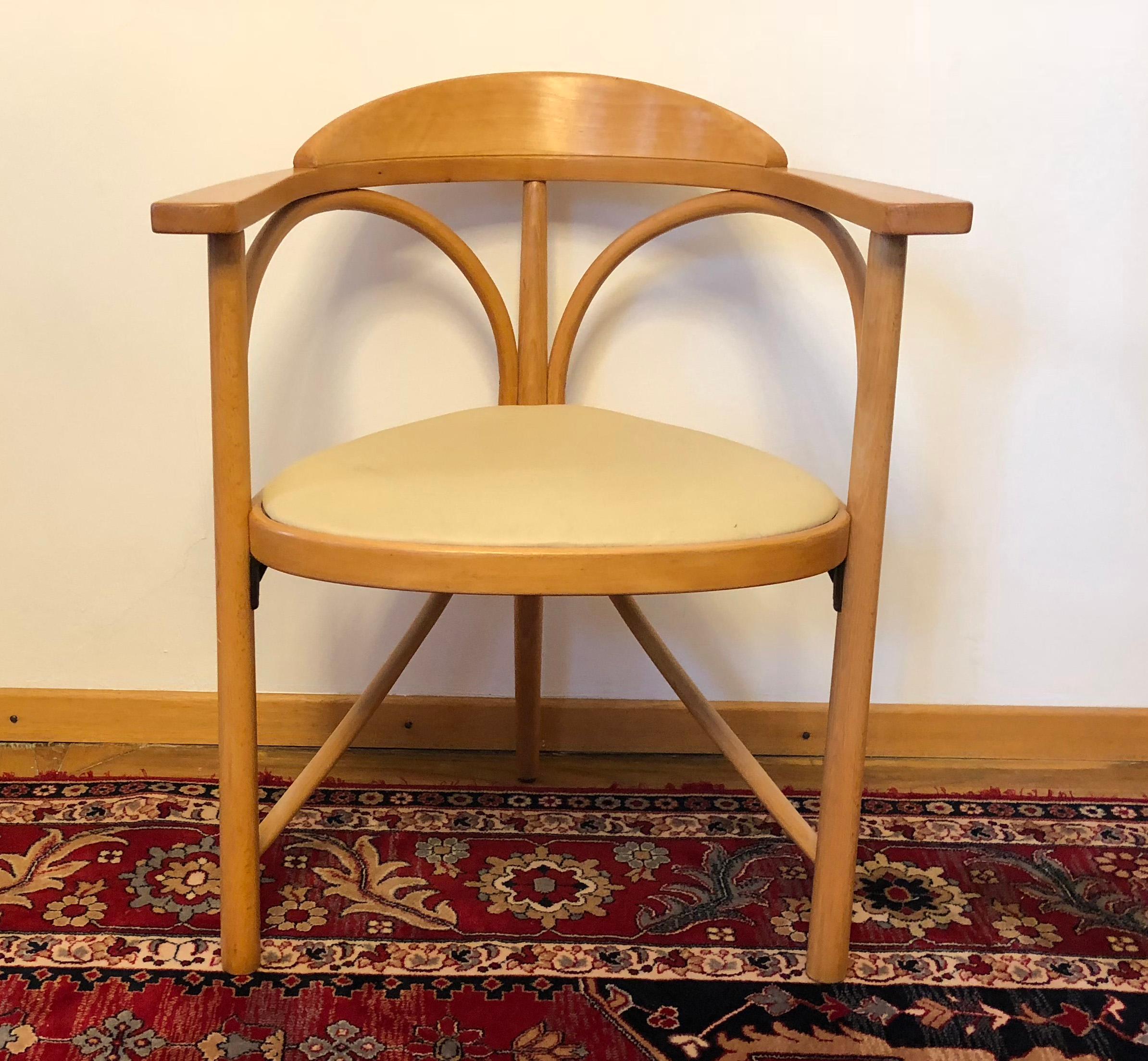 Rare Thonet Three-Legged Armchair, Model No. 81 In Excellent Condition In Vienna, AT