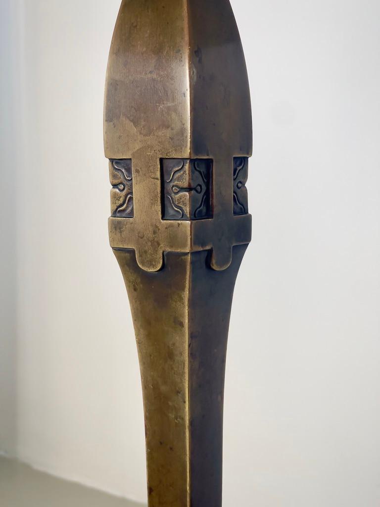 Rare Thorvald Bindesbøll, Denmark 1900's patinated solid bronze table lamp. In Good Condition For Sale In København K, 84
