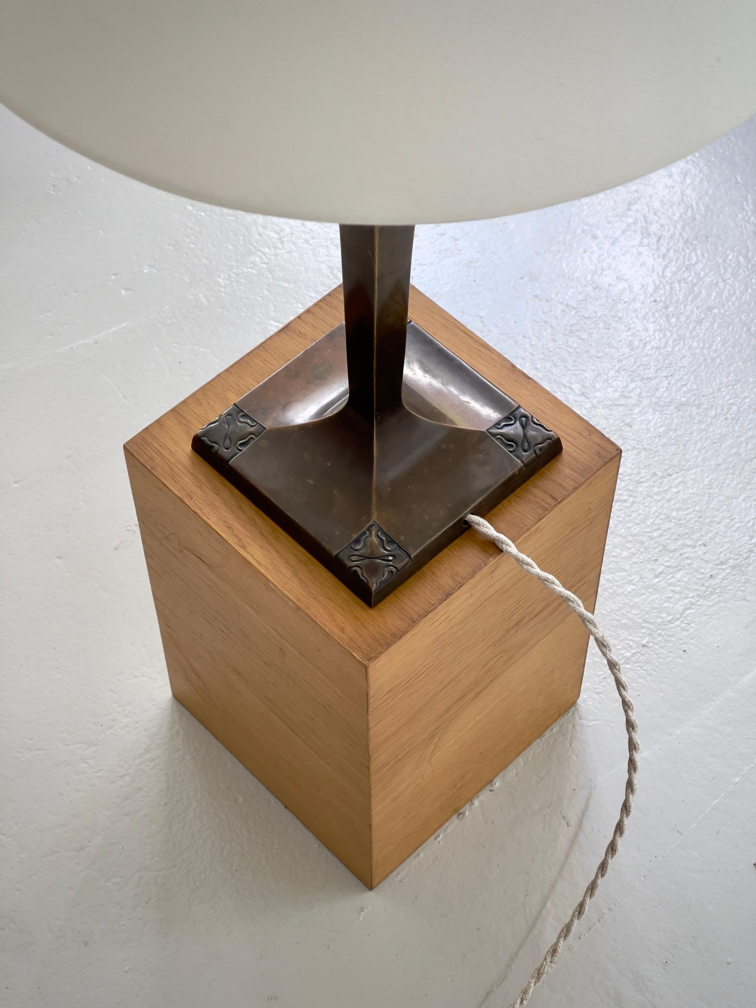 Rare Thorvald Bindesbøll, Denmark 1900's patinated solid bronze table lamp. For Sale 3