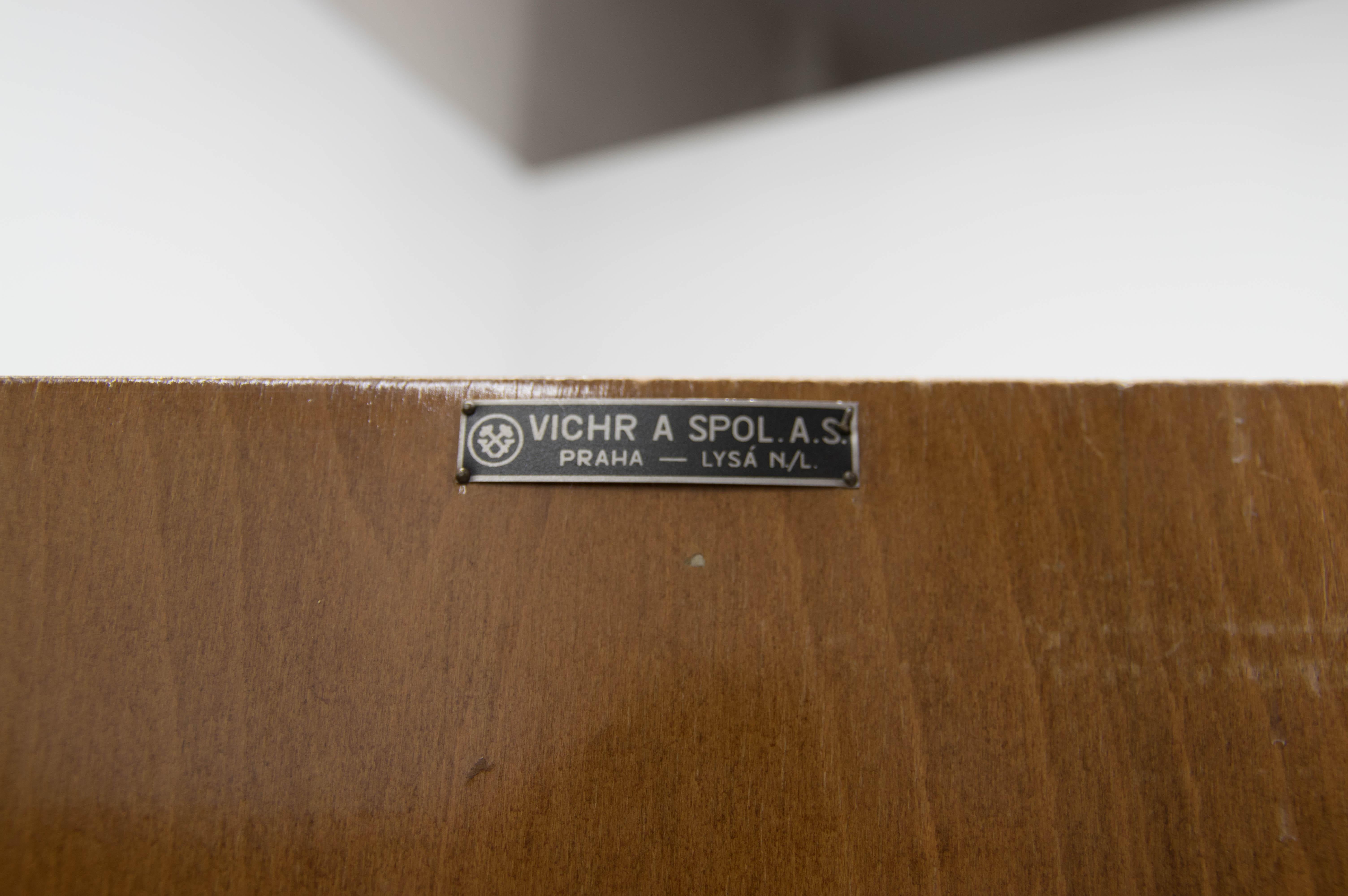 Rare armoire Bauhaus à trois portes de Vichr & Co, années 1930 5