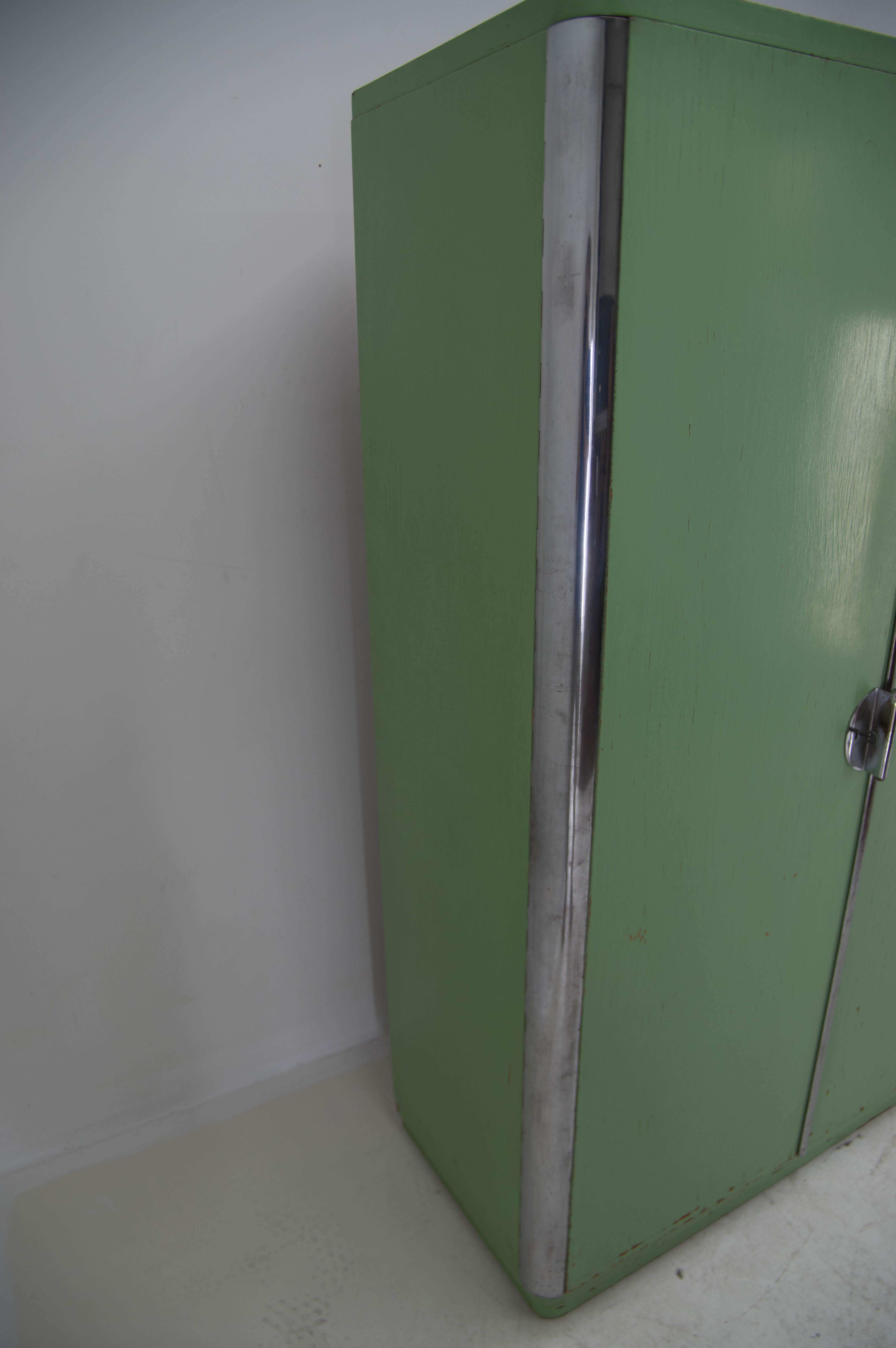 Rare armoire Bauhaus à trois portes de Vichr & Co, années 1930 7