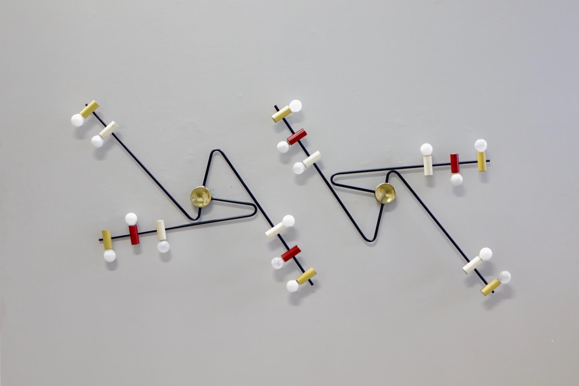 Raro aplique de tres luces de Bruno Gatta Latón en venta