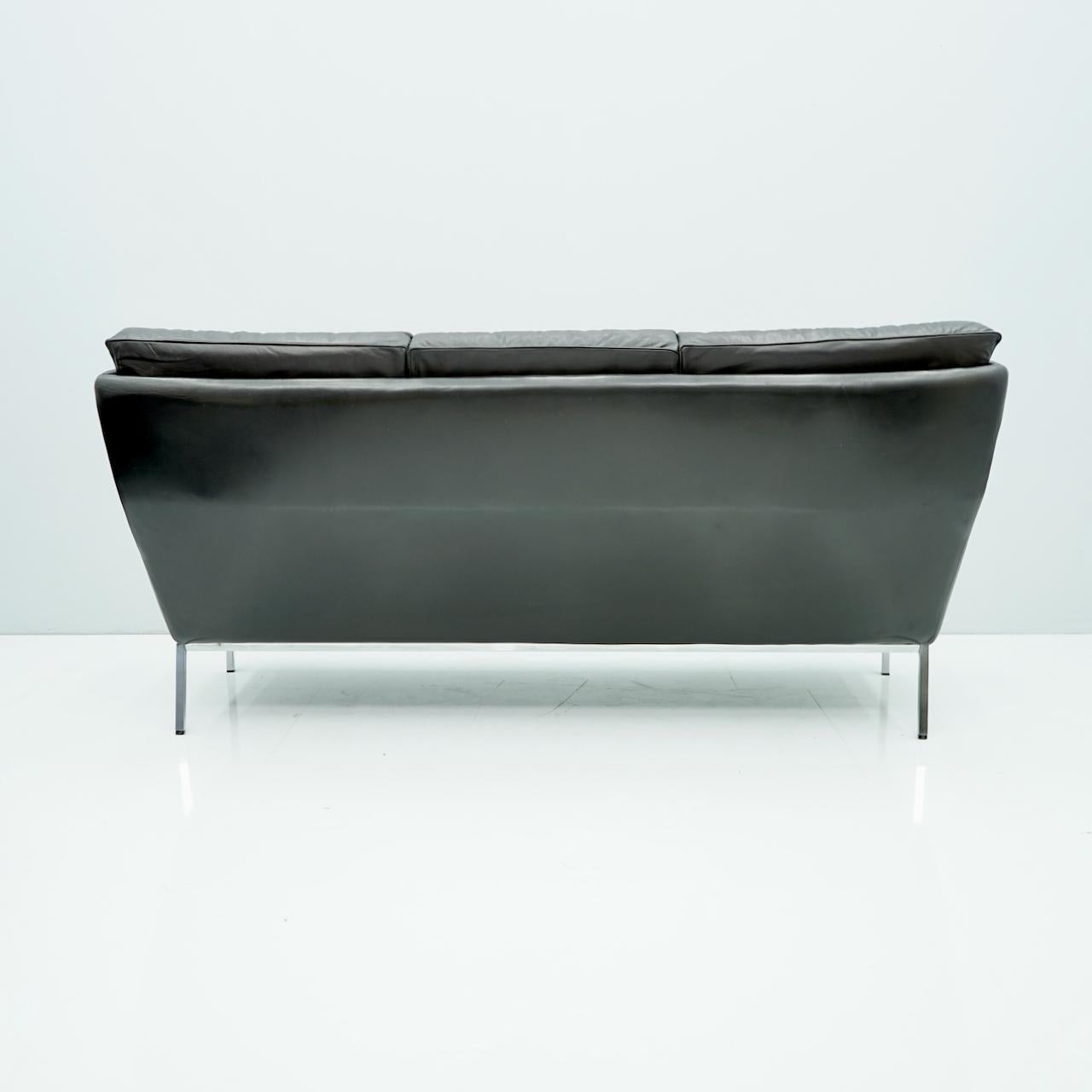 Rare Three-Seat Sofa by Roland Rainer in Black Leather, 1960s In Good Condition For Sale In Frankfurt / Dreieich, DE
