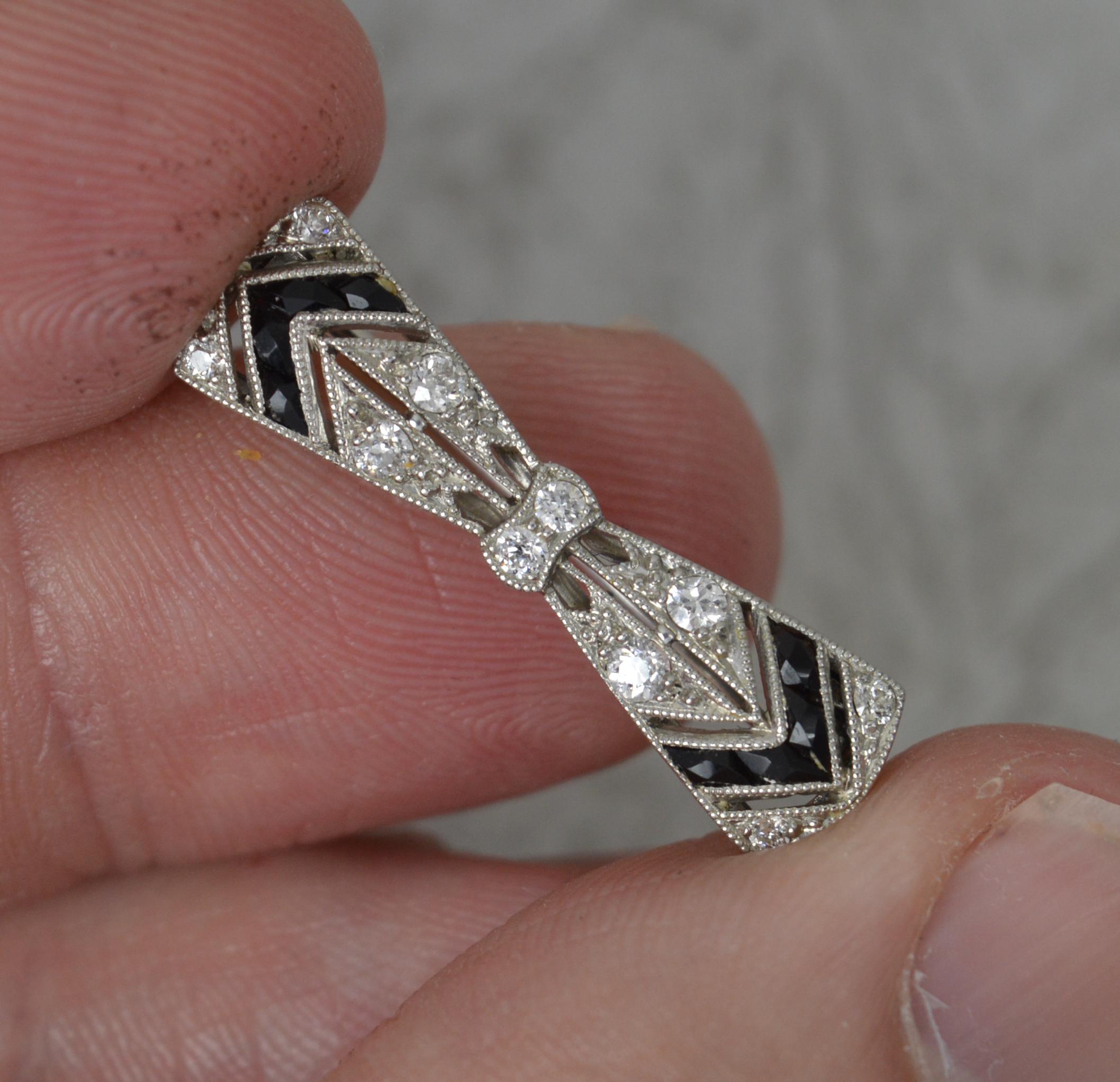 Seltene TIFFANY und CO Art Deco Platin-Diamant- und Onyx-Schleifenbrosche (Art déco) im Angebot