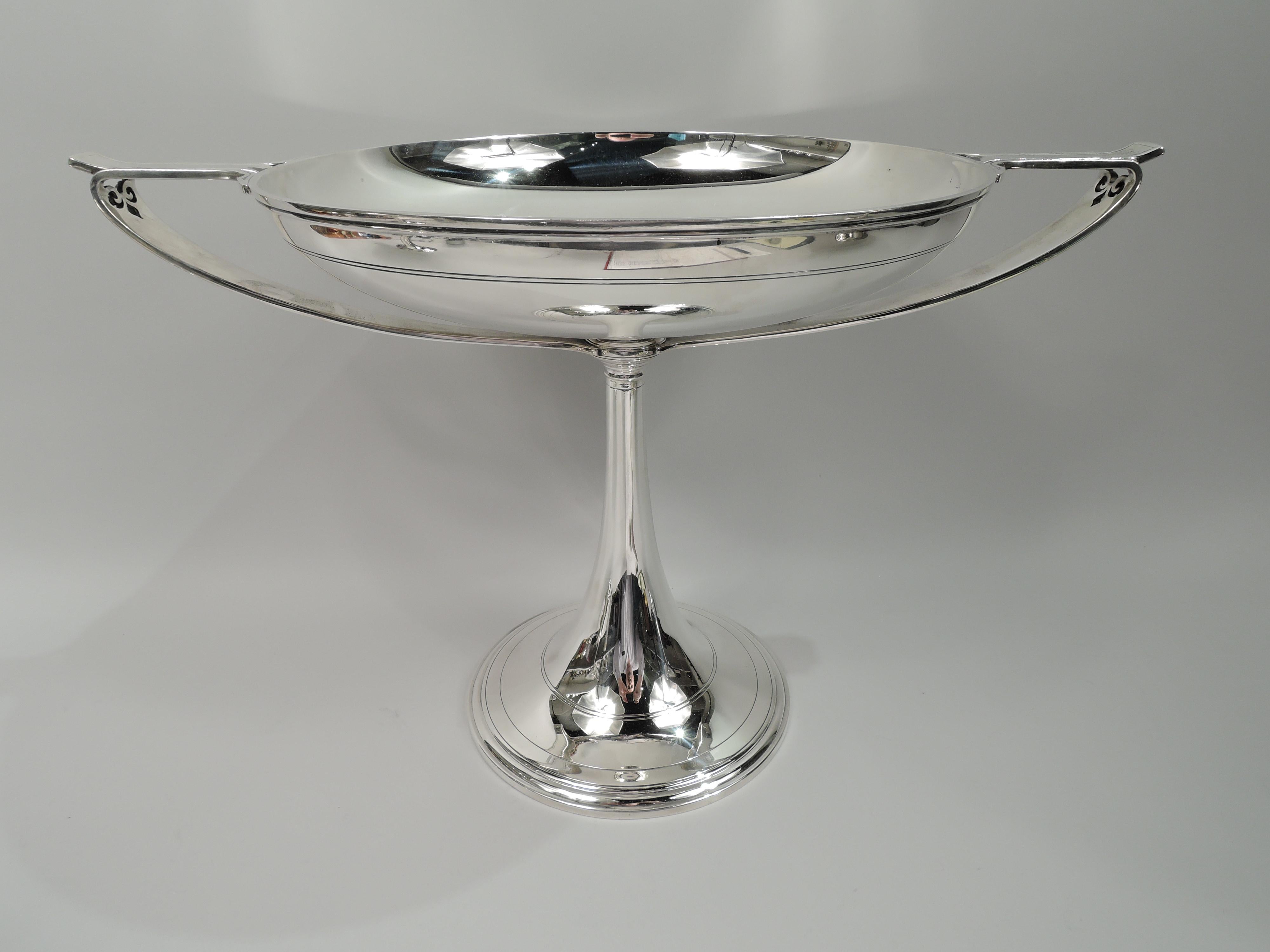 Rare Art Deco sterling silver 3-piece garniture, comprising one large and two small kylix-form bowls. Made by Tiffany & Co. in New York, ca 1920. Each: Round and shallow with stepped and knopped conical support. Sides handles are horizontal and