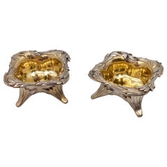 Rare paire de sels ouverts en argent sterling Tiffany & Co. 1879 à motif de chrysanthème