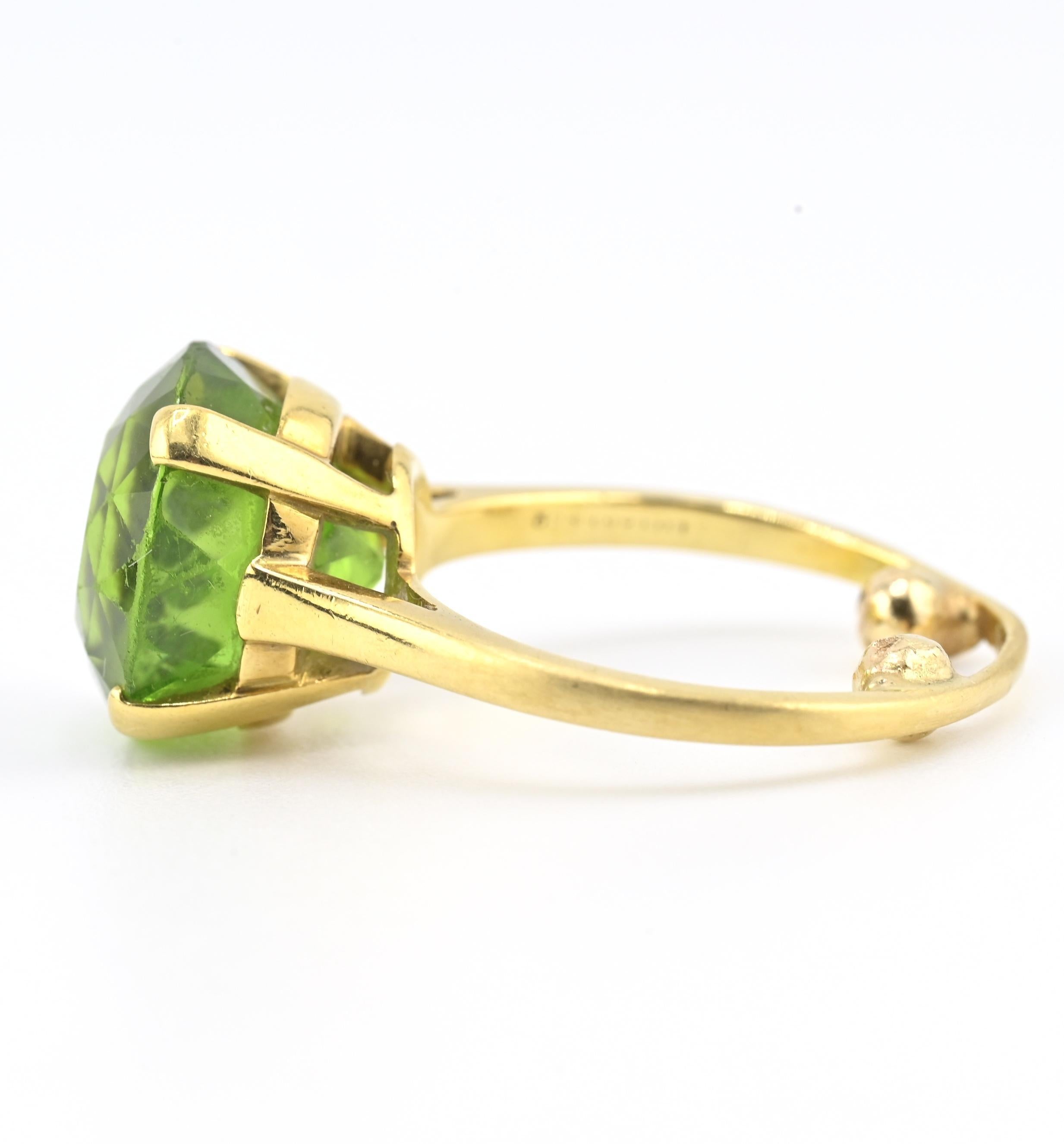 Raro anello di peridoto Tiffany & Co. 18 carati, misura 5, certificato IGI In condizioni buone in vendita a Media, PA