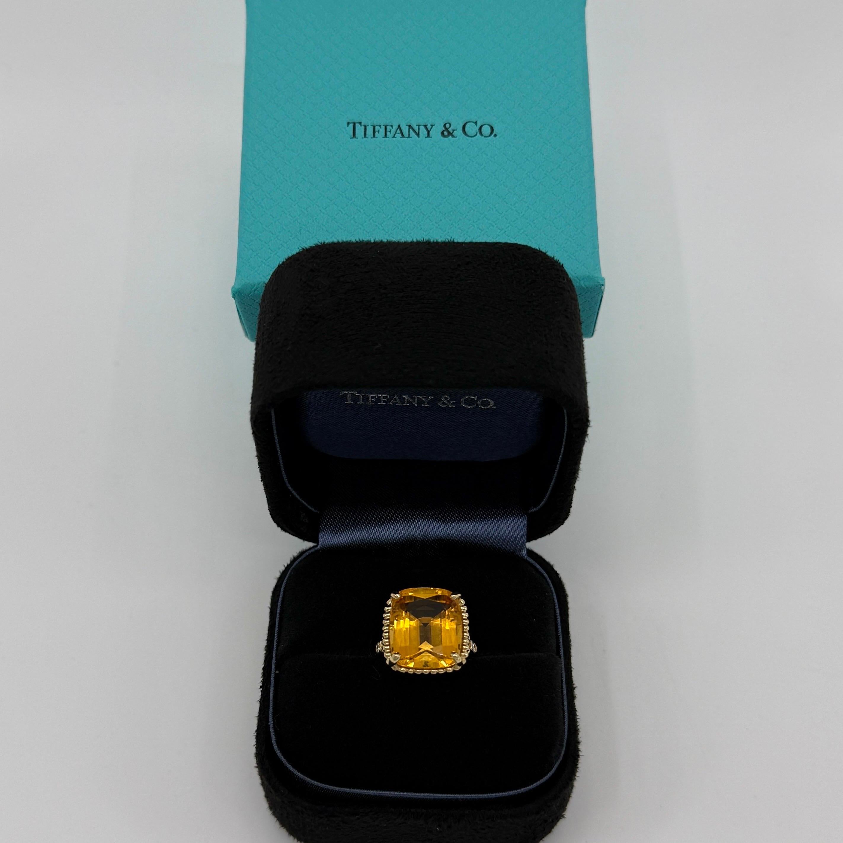 Rare Tiffany & Co. Bague en or jaune 18k avec citrine et diamant à taille coussin.

Magnifique et rare bague 