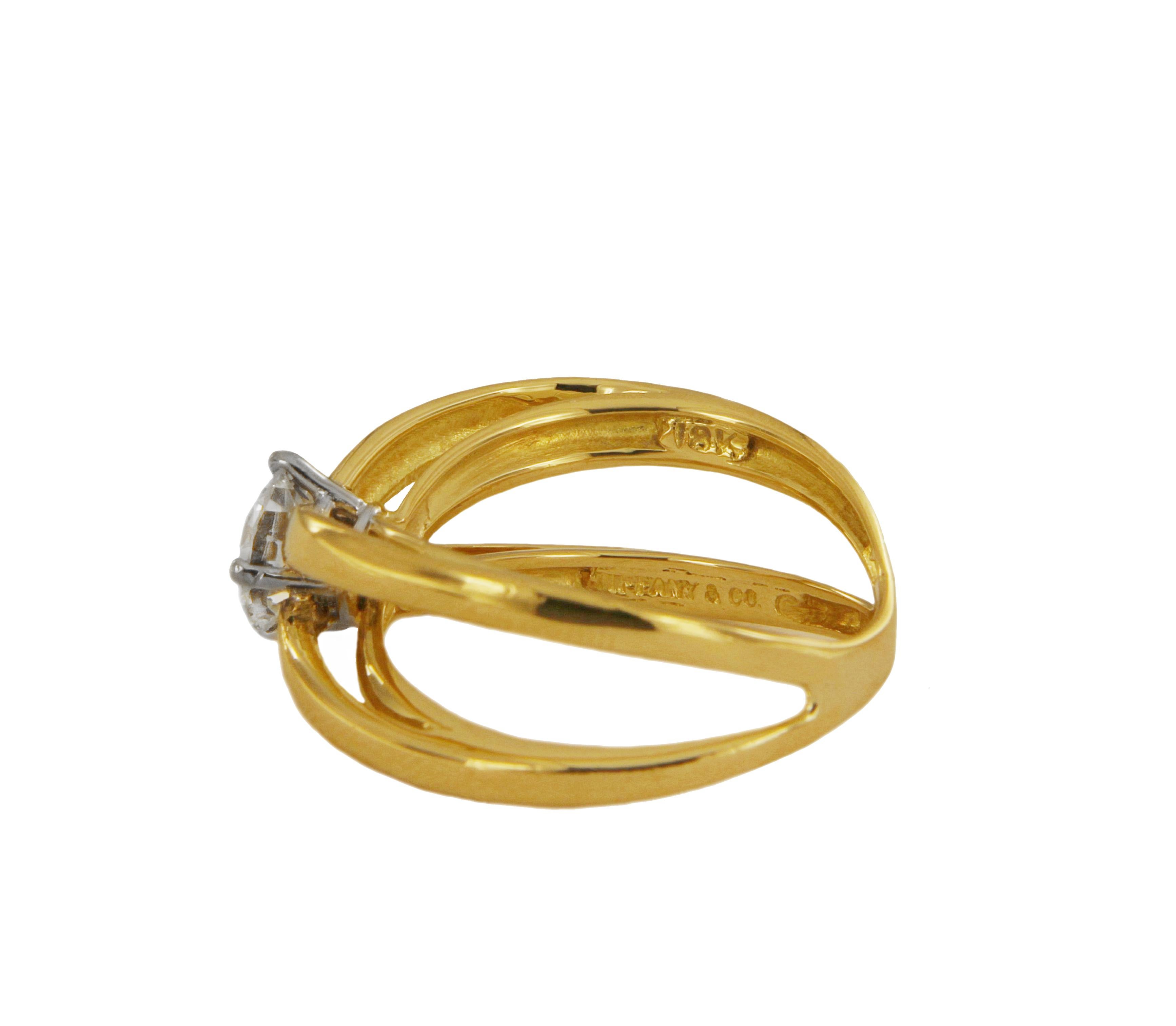 -Mint condtion

-18k yellow gold

-Ring size: 7.5

-Diamond: 0.98 ct, VVS clarity, E color

-Comes with Tiffany box