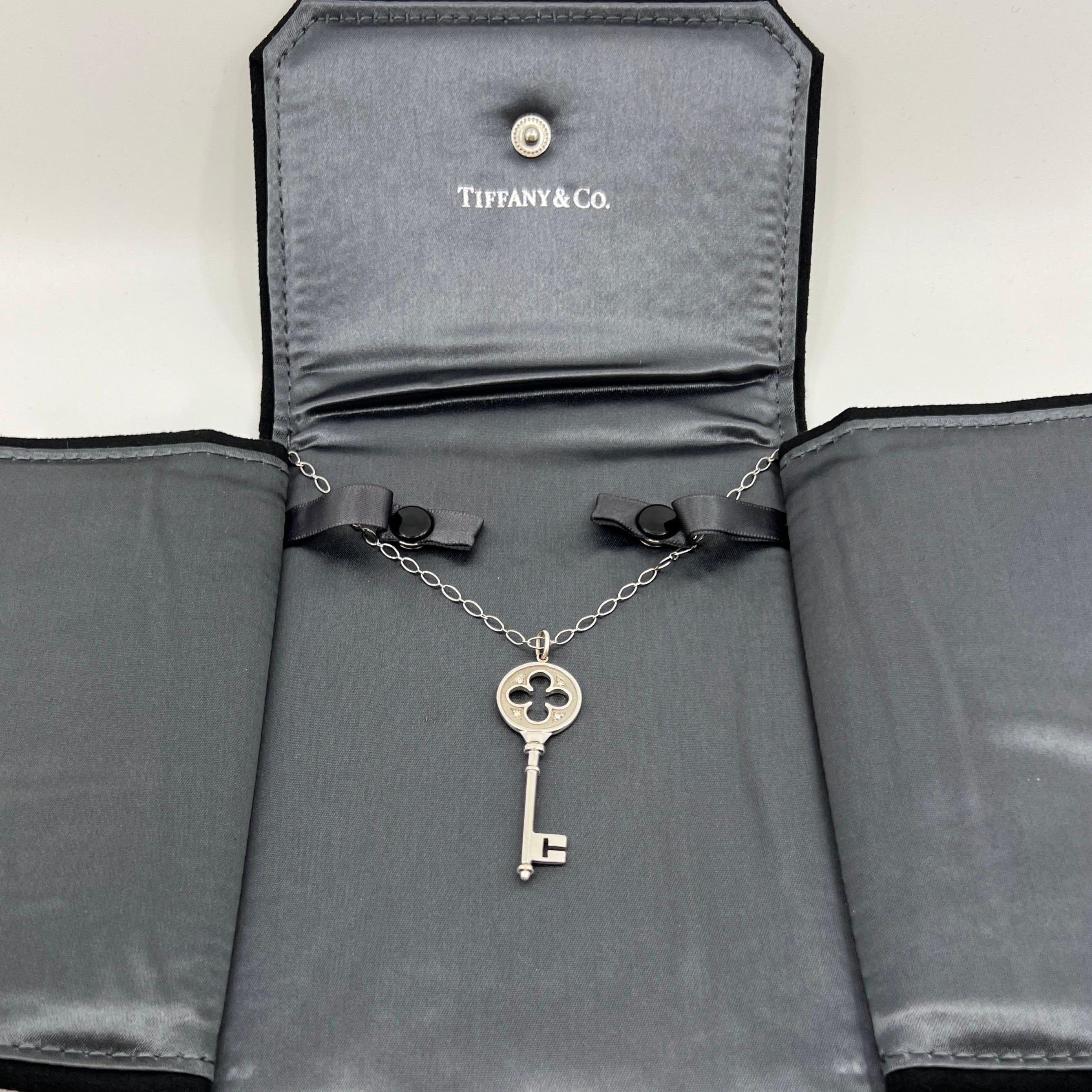 Seltene Tiffany & Co. Diamant 4 Blatt Kleeblatt 18k Weißgold Schlüsselanhänger Halskette im Zustand „Hervorragend“ im Angebot in Birmingham, GB