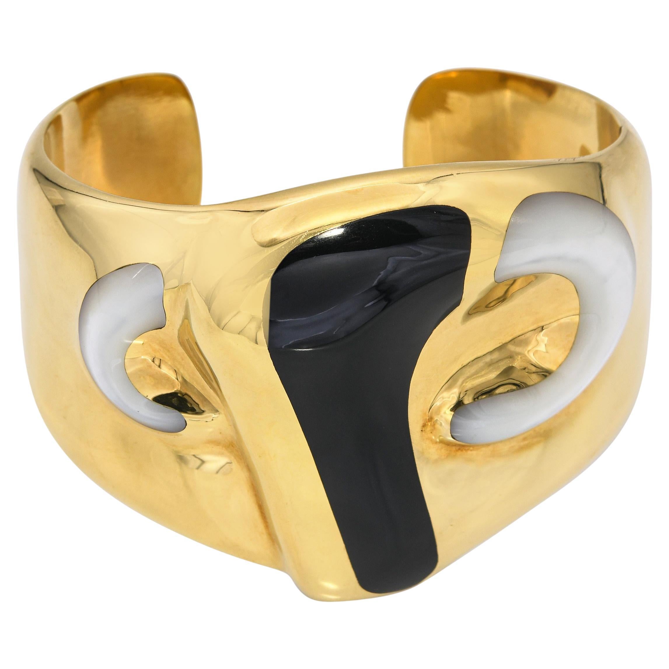 Rare Tiffany 
Co Elsa Peretti 18k Yellow Gold Onyx and Mother Of Pearl Cuff in vendita