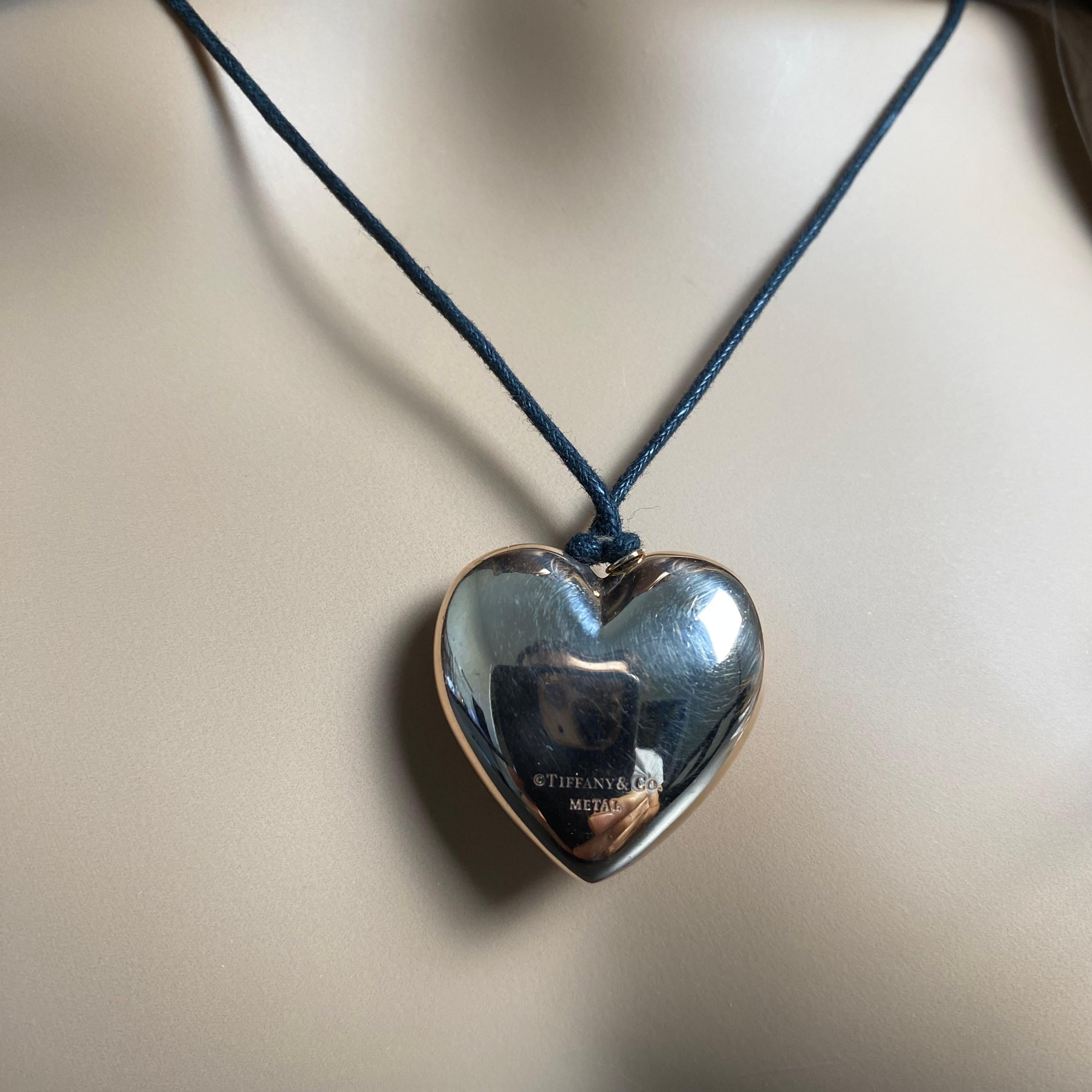 Contemporary Rare Tiffany Co Heart Shaped Mixture Gold Silver Metal One Inch Wide Necklace 