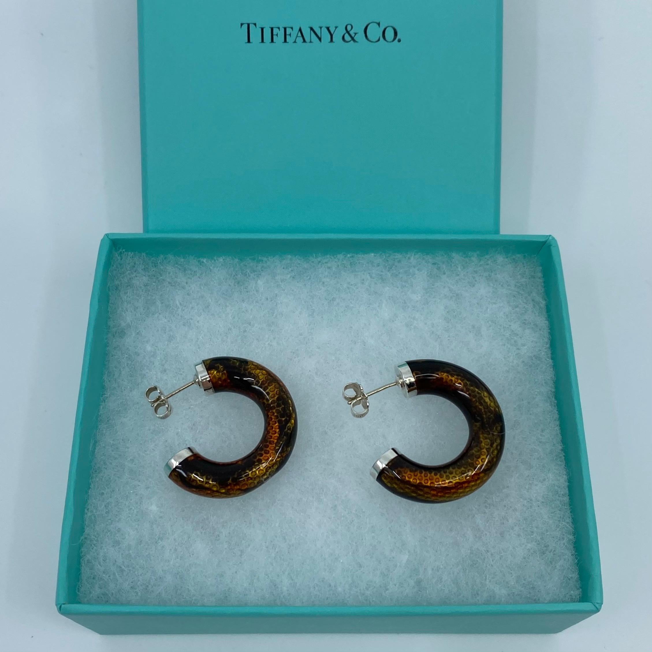 Rare Tiffany & Co. Italian Made Snakeskin Pattern Enamel Silver Hoop Earrings In Excellent Condition For Sale In Birmingham, GB