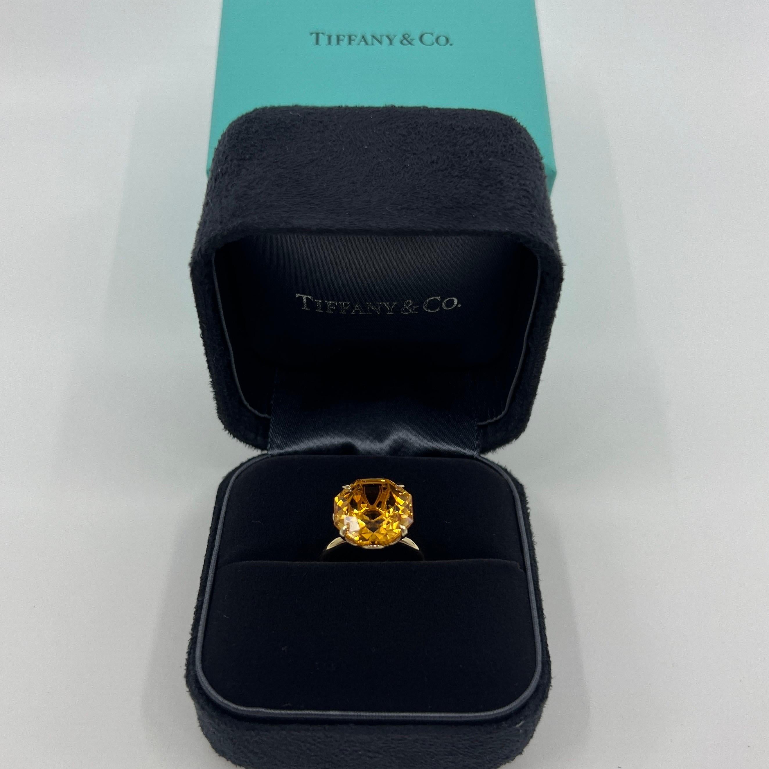 Seltene Tiffany & Co. Citrin 'Sparkler' Fancy Octagonal Cut 18k Gelbgold Ring.

Ein schöner und seltener achteckig geschliffener orangefarbener Citrin-Ring von Tiffany & Co.

Edle Schmuckhäuser wie Tiffany verwenden nur die feinsten Edelsteine für