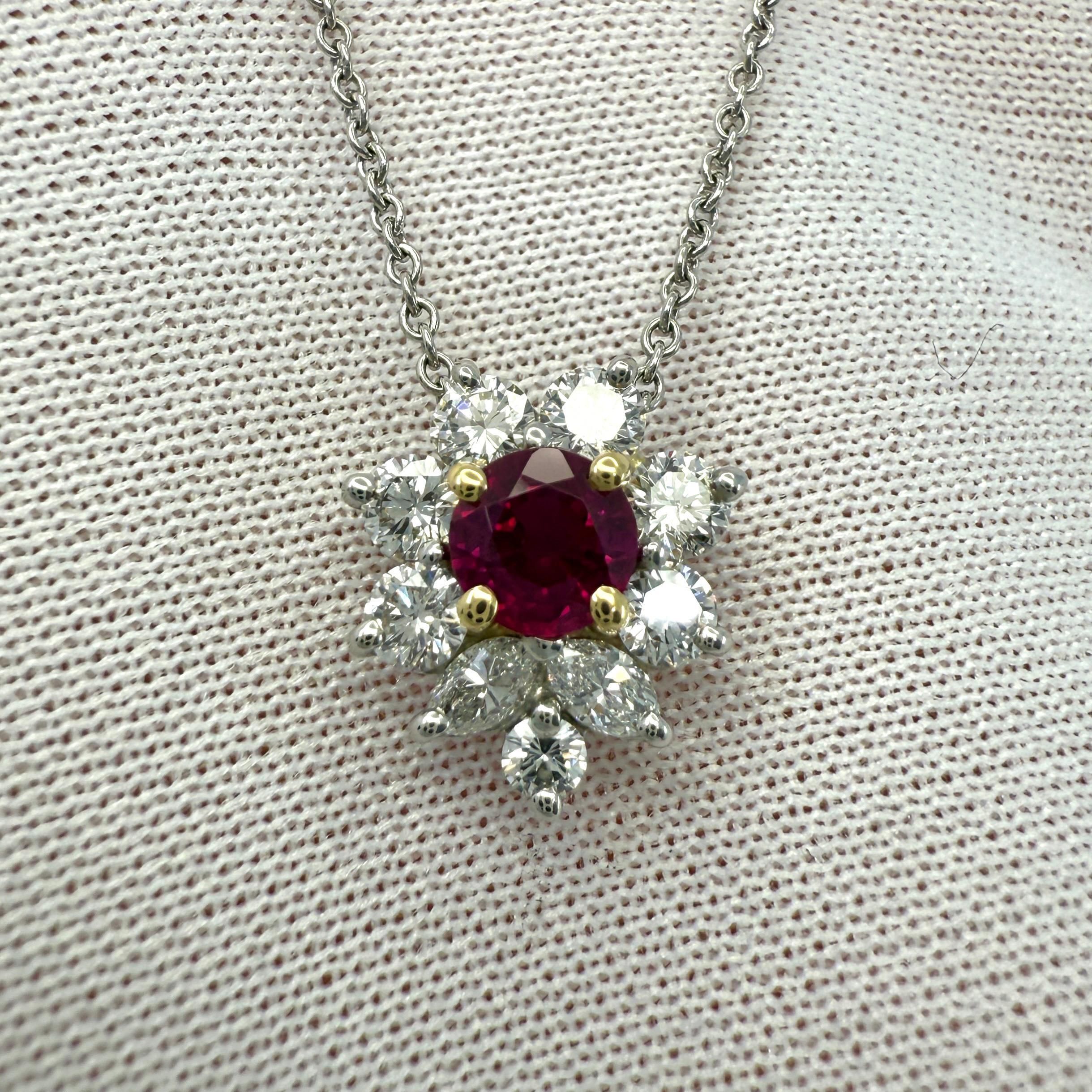 Donna Rara Tiffany & Co. Collana con ciondolo a grappolo in oro 18k e platino con rubini e diamanti in vendita