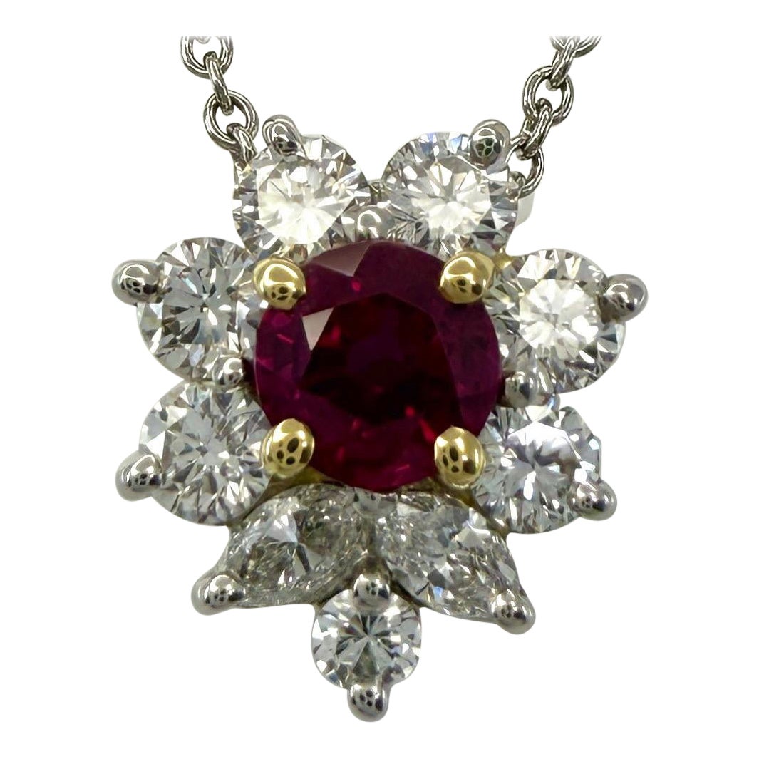 Rara Tiffany & Co. Collana con ciondolo a grappolo in oro 18k e platino con rubini e diamanti in vendita