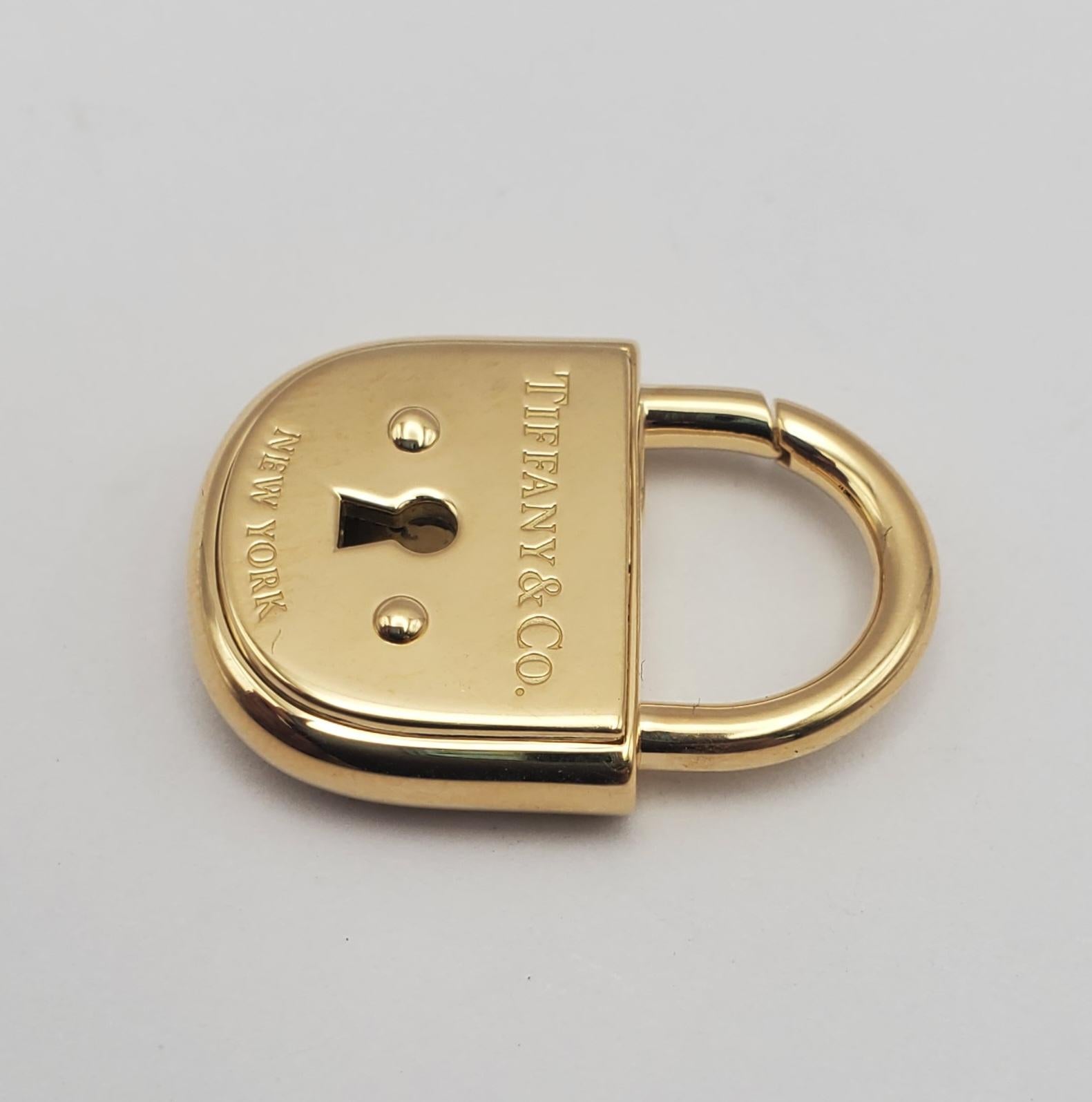 Rare Tiffany & Co Solid 18k 750 Yellow Gold Lock Heavy Arc Pendant In Good Condition In Pittsburgh, PA