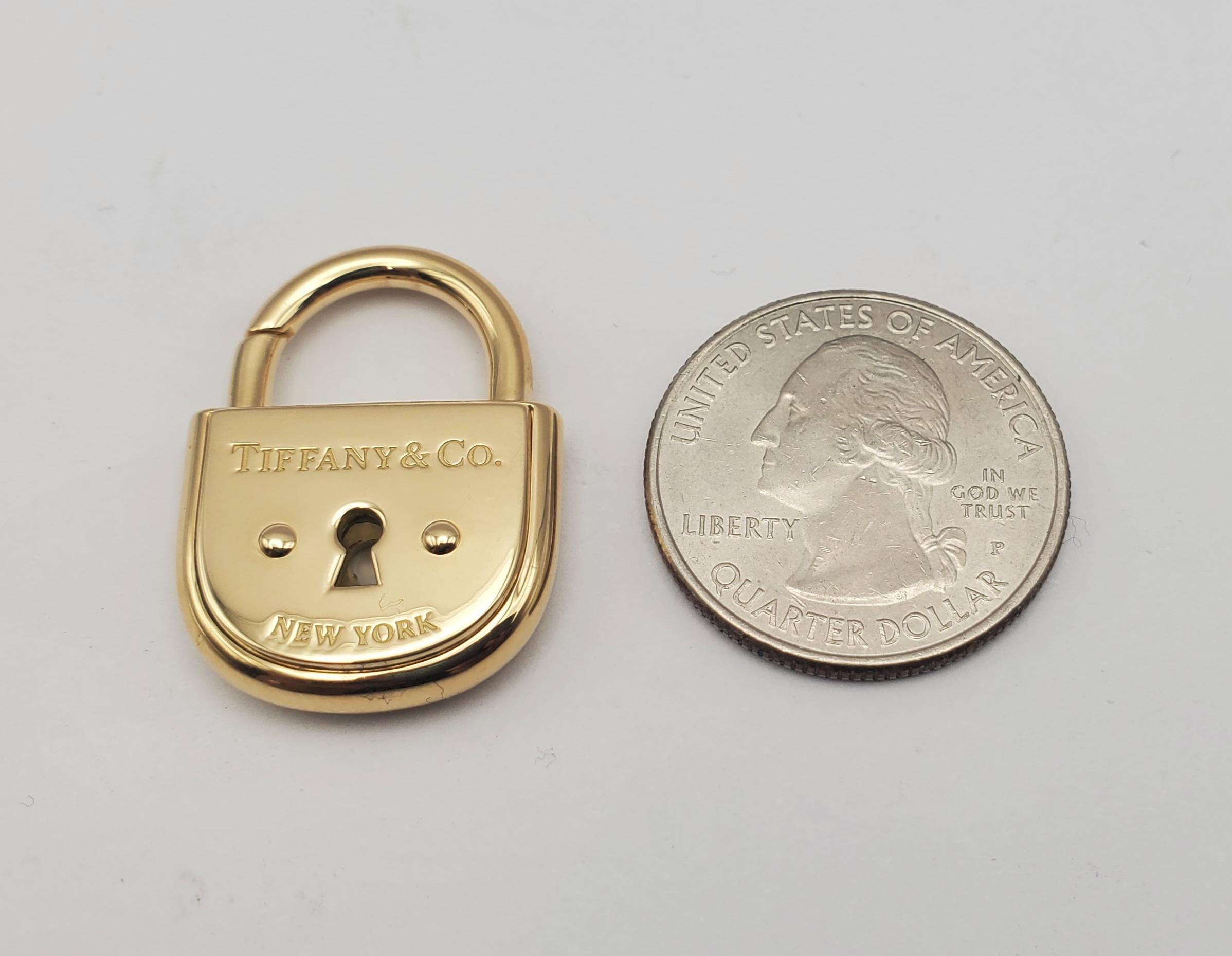 Rare Tiffany & Co Solid 18k 750 Yellow Gold Lock Heavy Arc Pendant 2