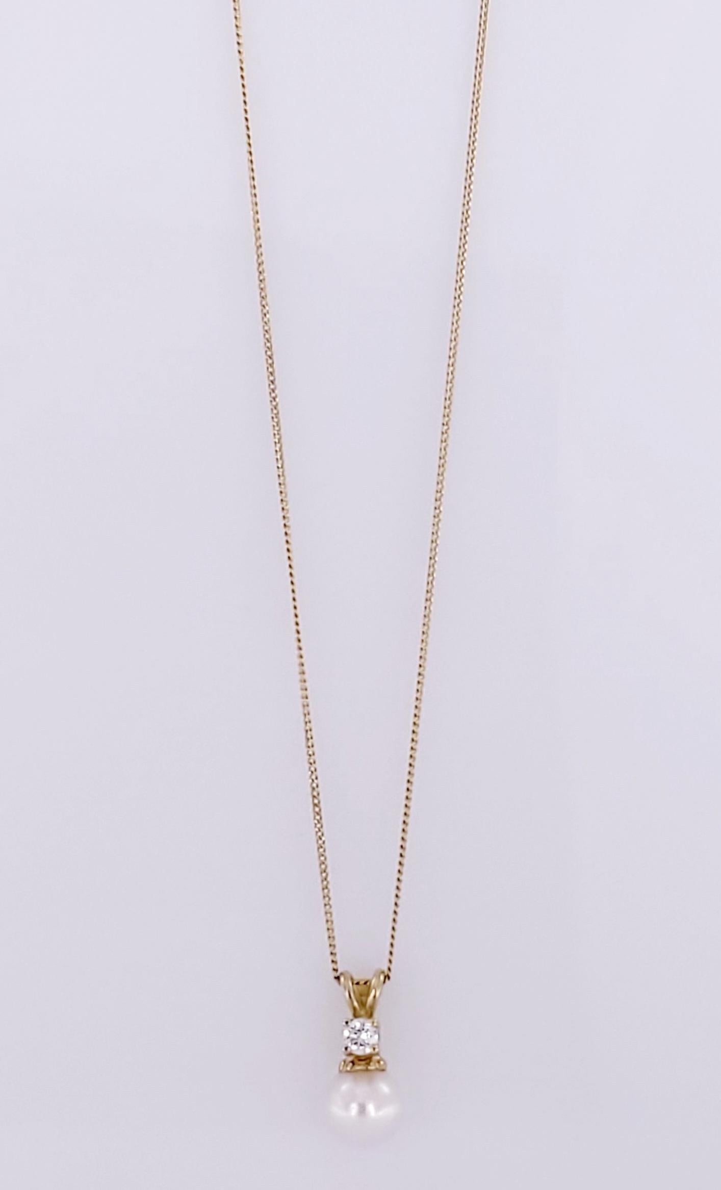 Brilliant Cut Rare Tiffany & Co. White Pearl And Diamond 18k Yellow Gold Pendant Necklace