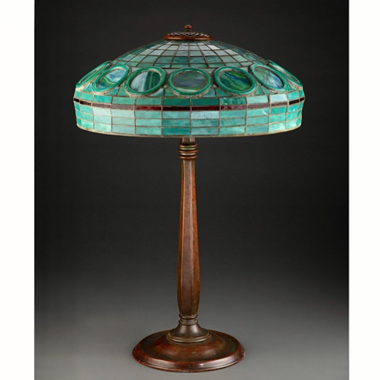 Seltene Tiffany Studios Jade-Ring-Tischlampe (Art nouveau) im Angebot