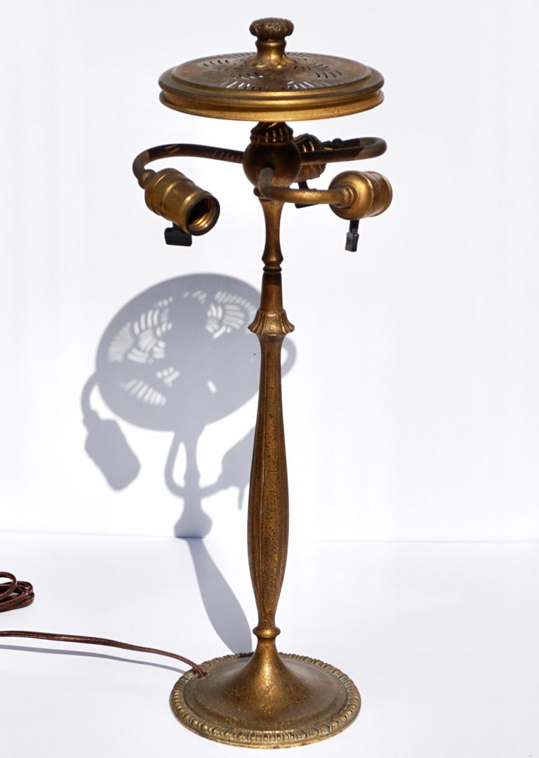 Rare Tiffany Studios White Linenfold Table Lamp In Good Condition For Sale In Dallas, TX