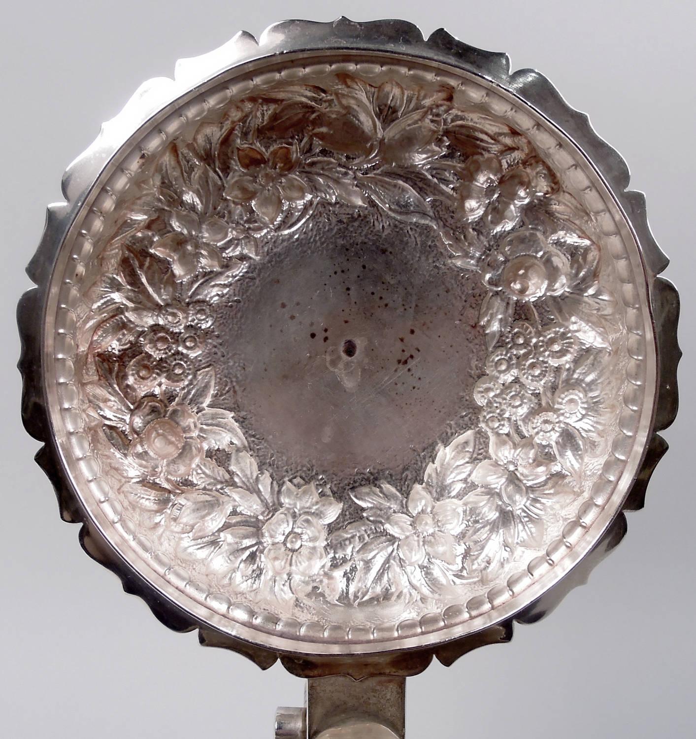 Rara jarra Tiffany Victorian Classical Repousse de plata esterlina siglo XIX en venta