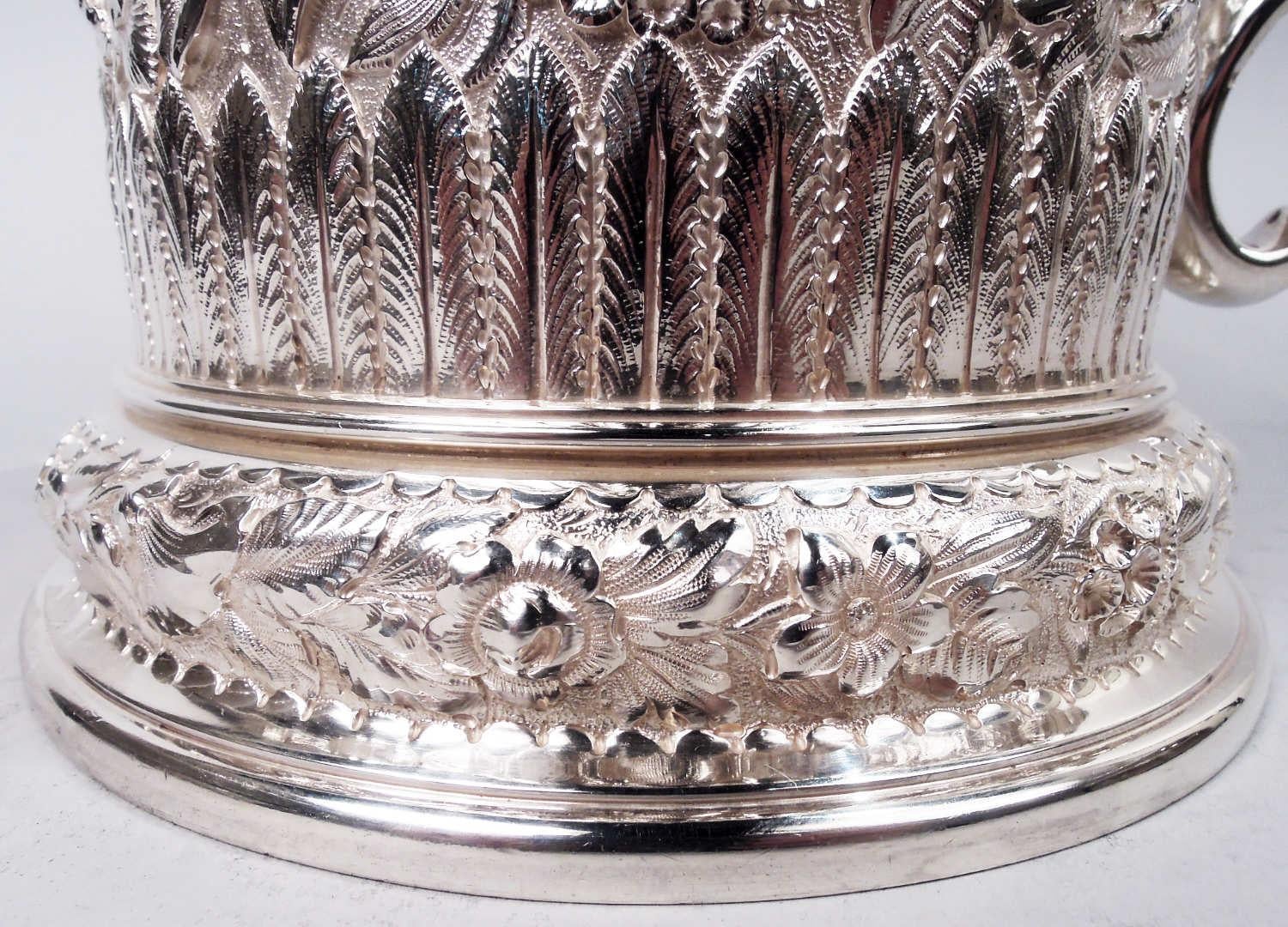 Rara jarra Tiffany Victorian Classical Repousse de plata esterlina en venta 1