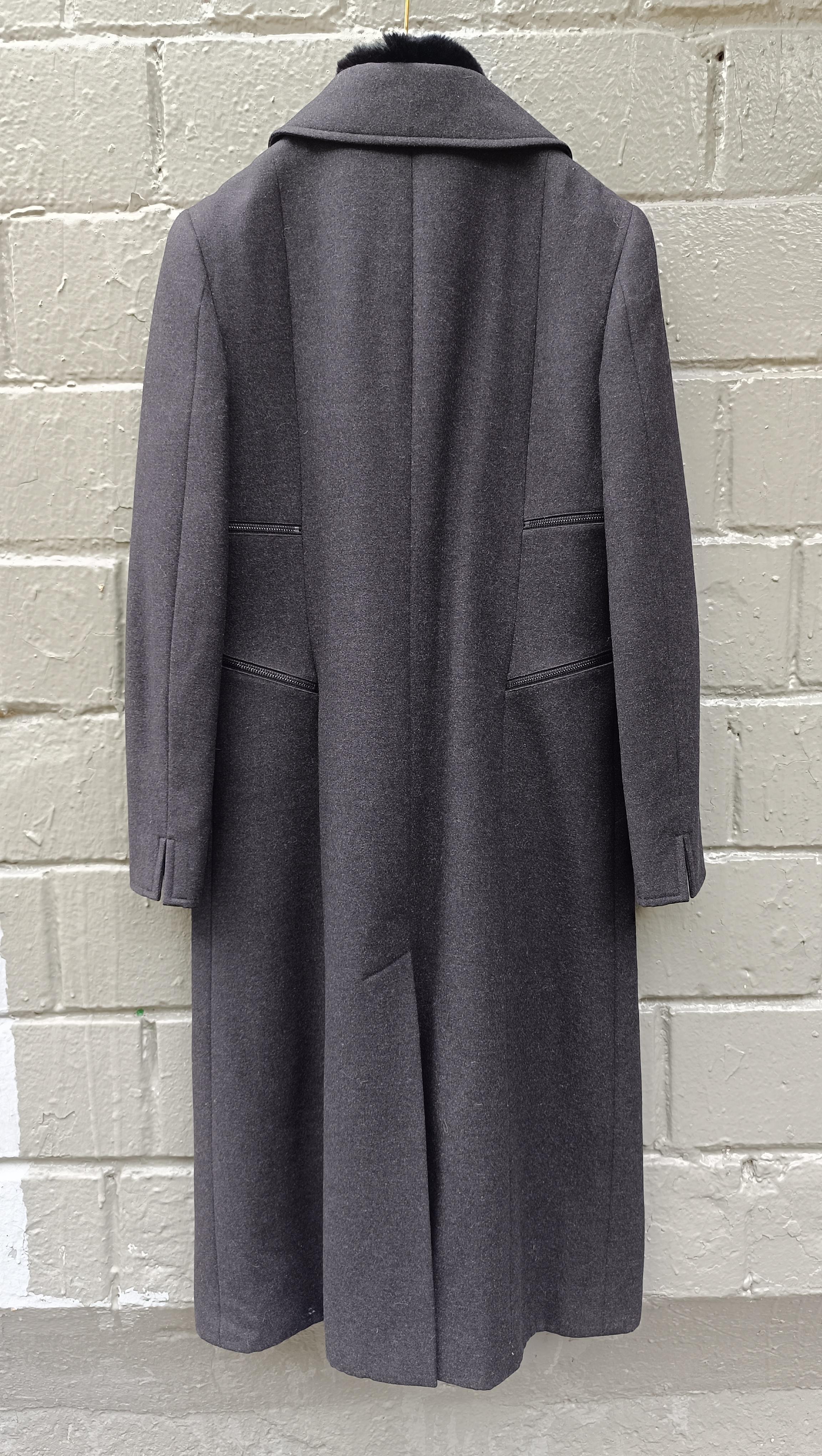 Rare ! Timeless 2002 02A Chanel & Karl Lagerfeld for Chanel Elegant Cashmere à simple boutonnage en vente 11
