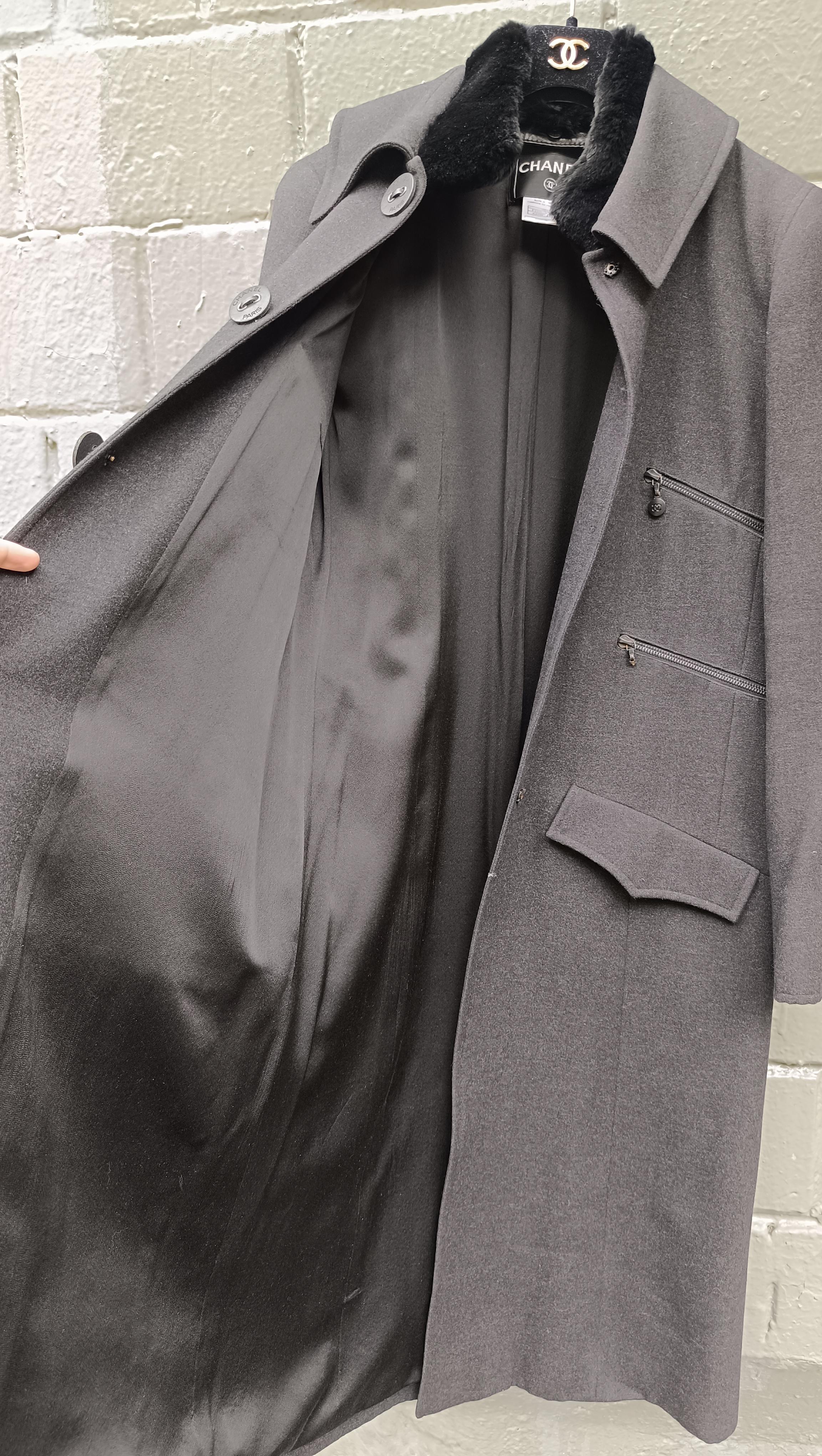 Rare ! Timeless 2002 02A Chanel & Karl Lagerfeld for Chanel Elegant Cashmere à simple boutonnage en vente 13