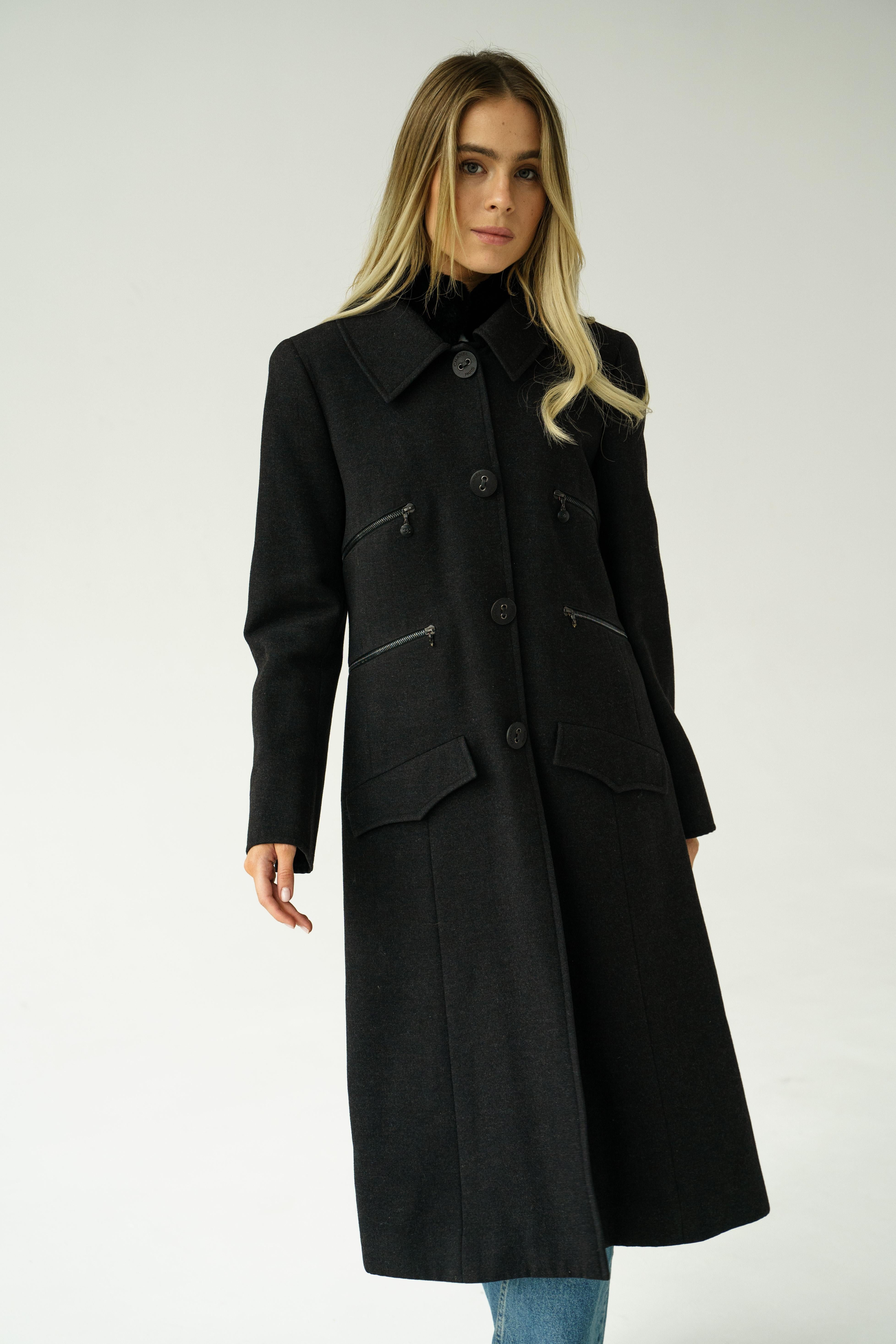 Noir Rare ! Timeless 2002 02A Chanel & Karl Lagerfeld for Chanel Elegant Cashmere à simple boutonnage en vente
