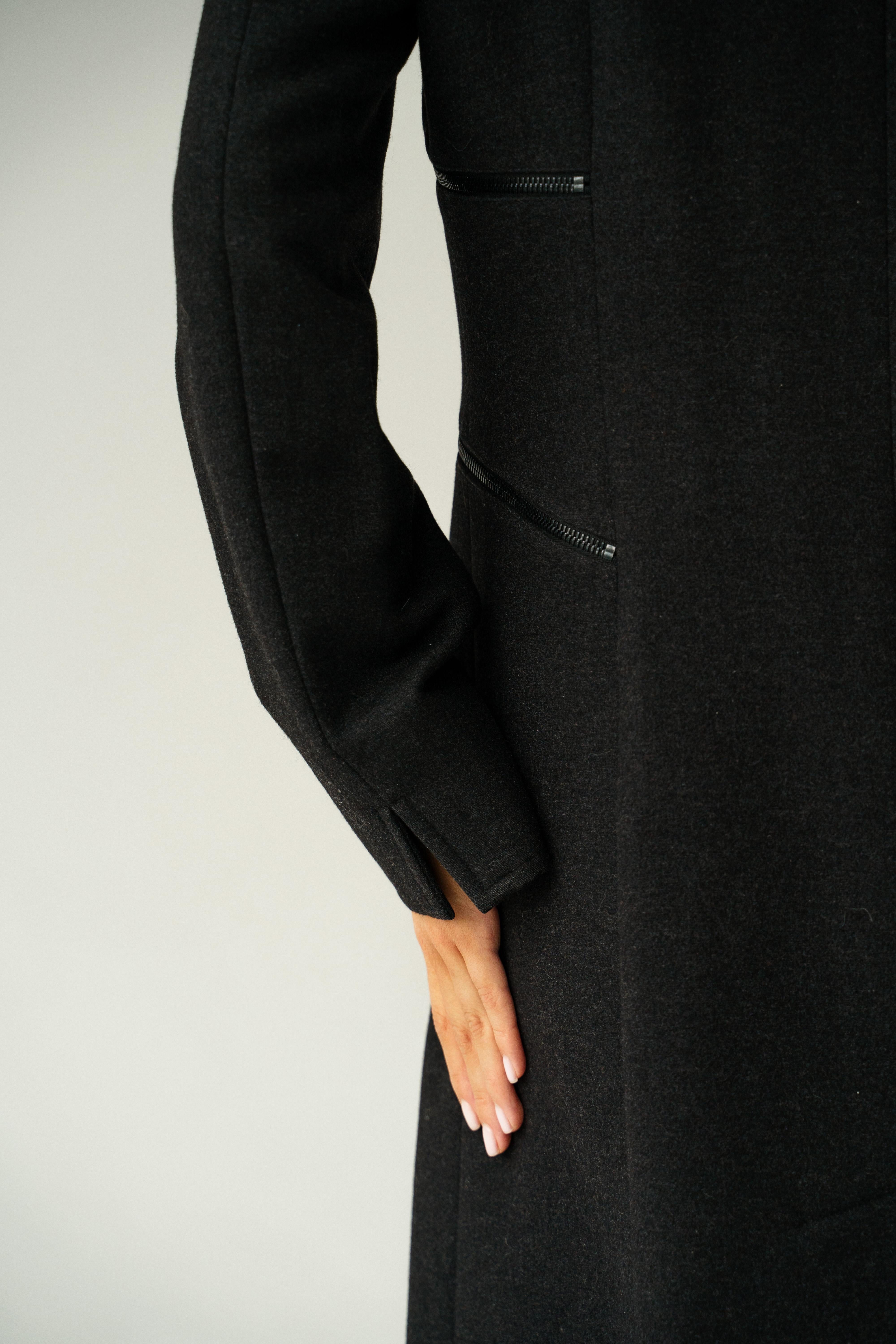 Rare ! Timeless 2002 02A Chanel & Karl Lagerfeld for Chanel Elegant Cashmere à simple boutonnage en vente 4