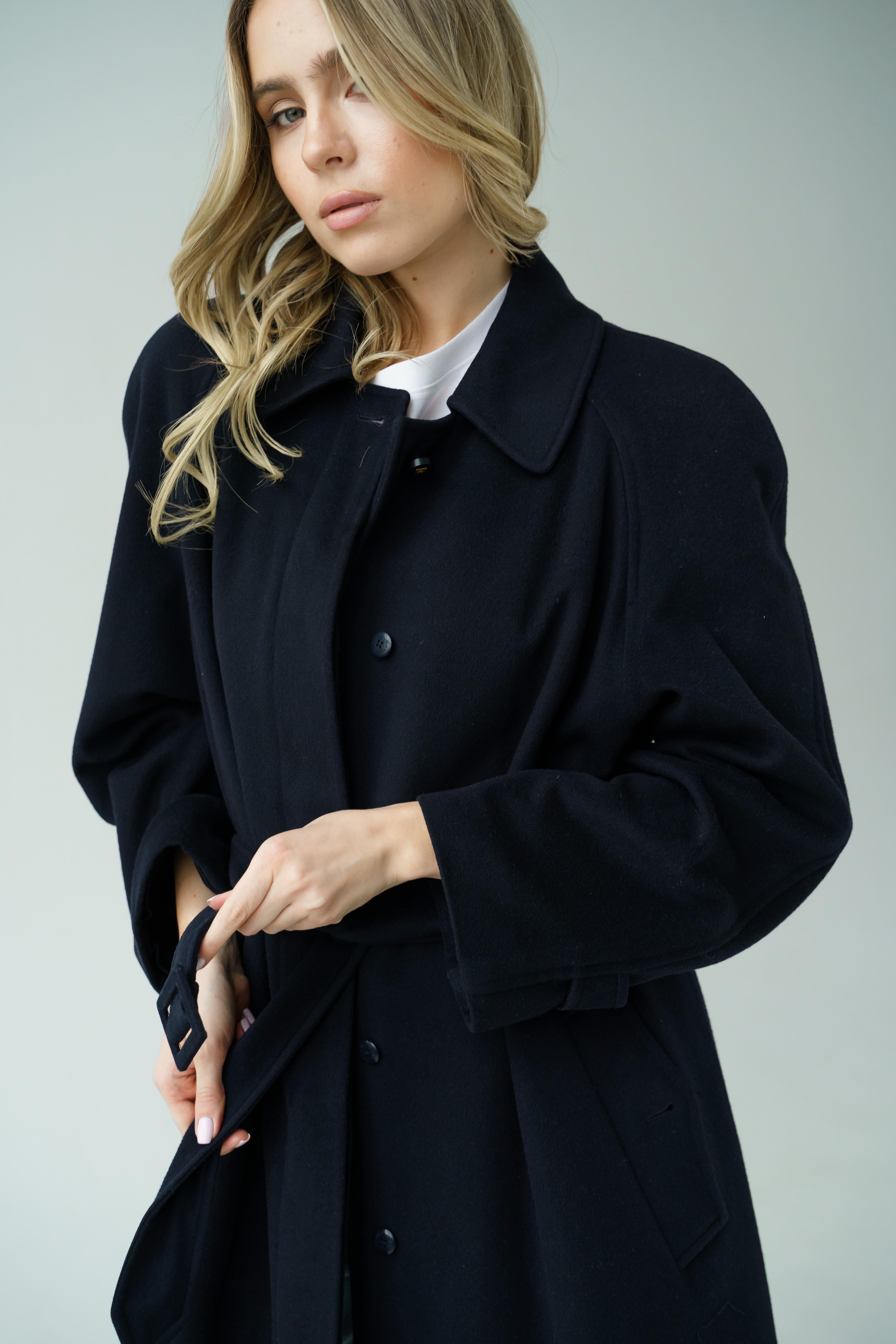 Rare! Timeless Chanel Fall winter 1996 Belt Cashmere Coat with Logo Buttons 2