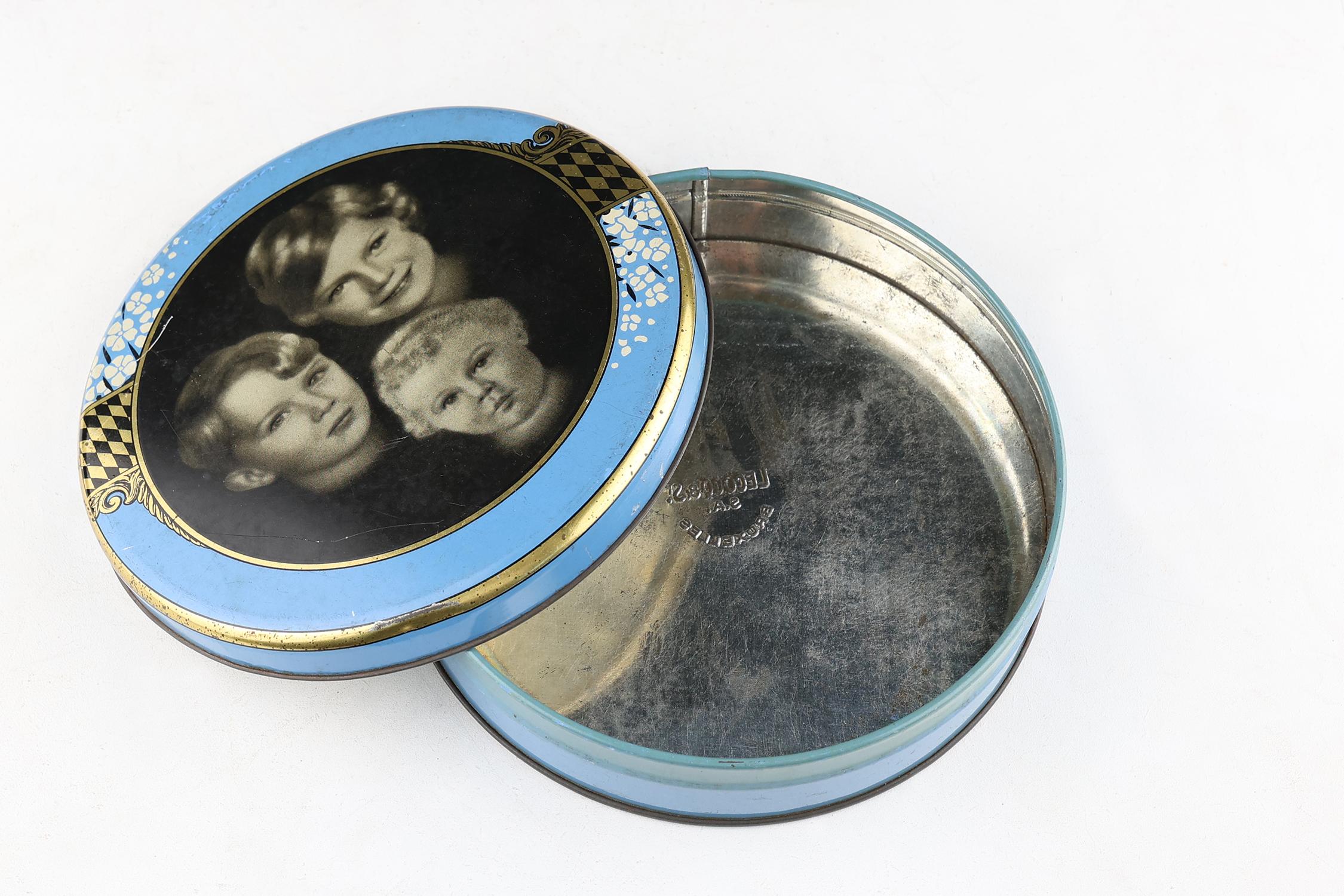 Milieu du XXe siècle Rare boîte de conserve de la famille royale belge des années 1930 en vente