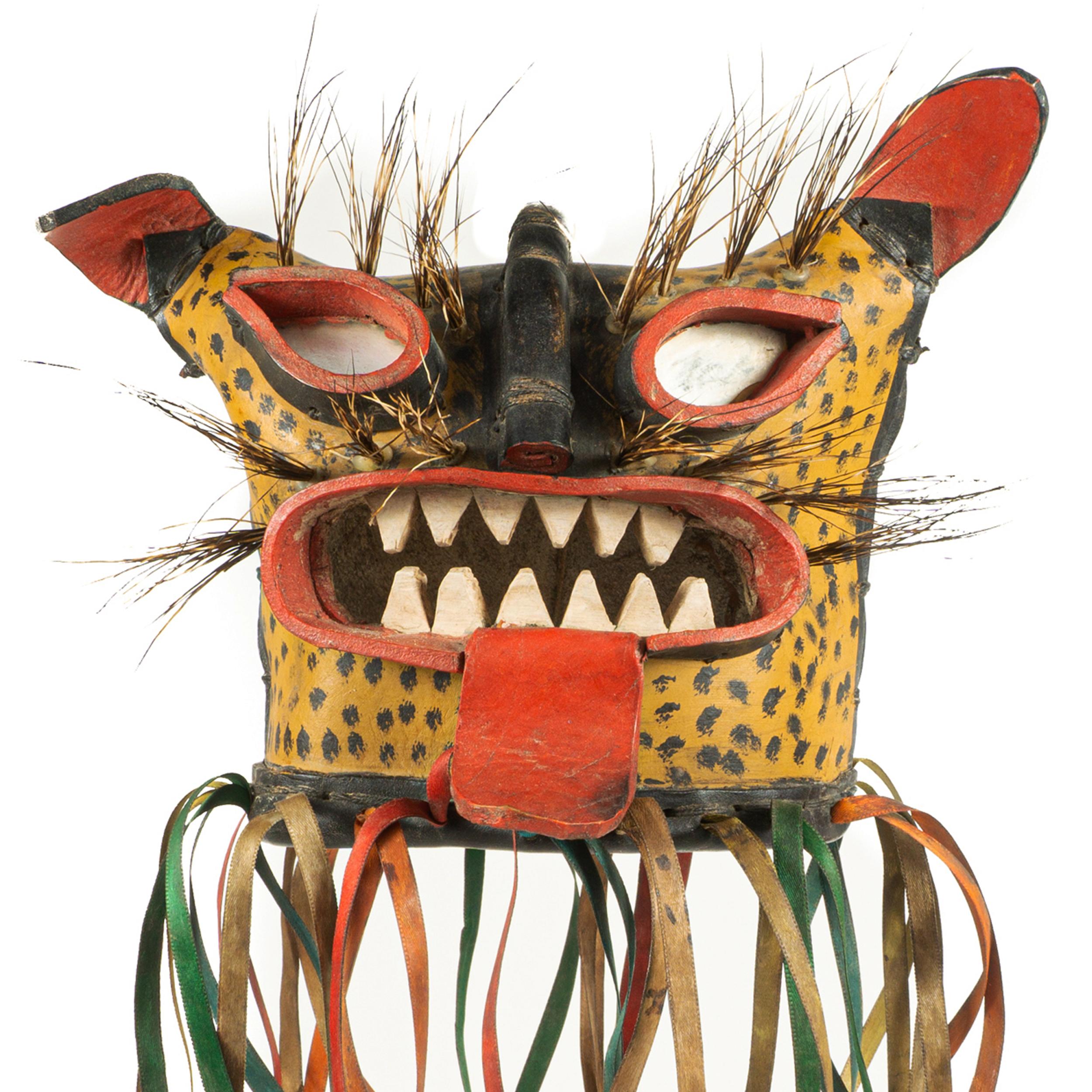 Seltene Volkskunst- Jaguar-Maske, gefunden in Zitlala, Guerrero, Mitte des 20. Jahrhunderts (Mexikanisch) im Angebot